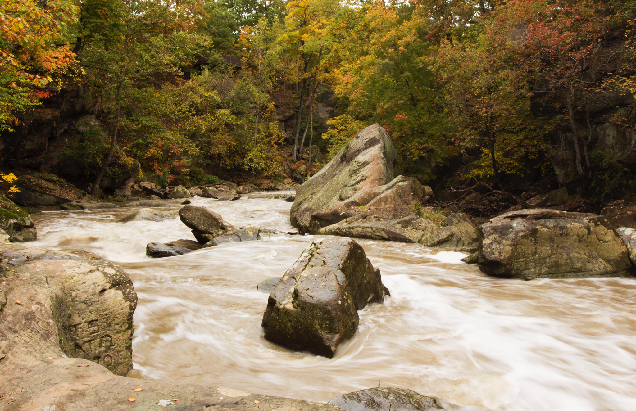 Canon EOS 650D (EOS Rebel T4i / EOS Kiss X6i) sample photo. Same rocky river heading the other way photography