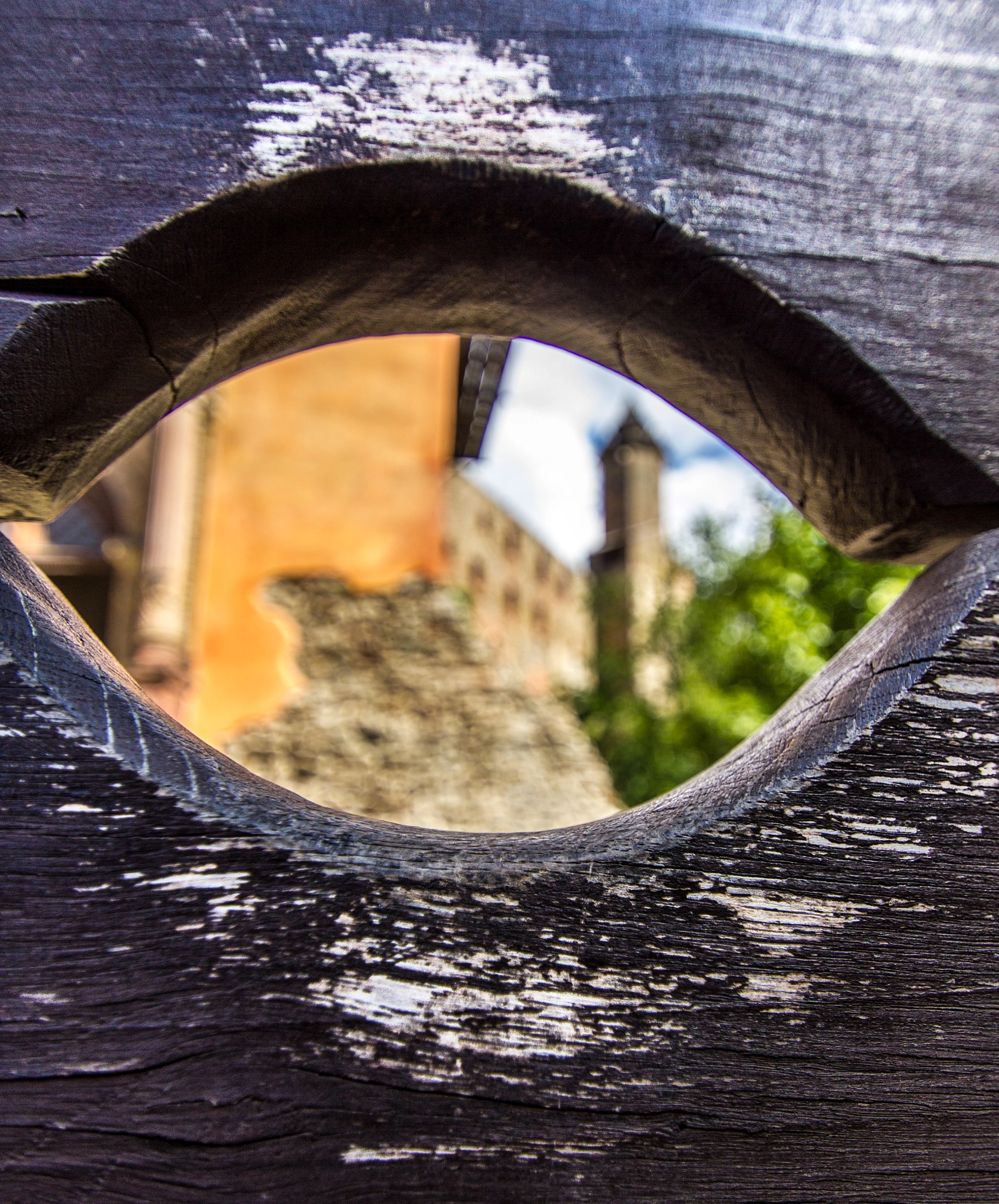 Sigma 10-20mm F3.5 EX DC HSM sample photo. Through the hole photography