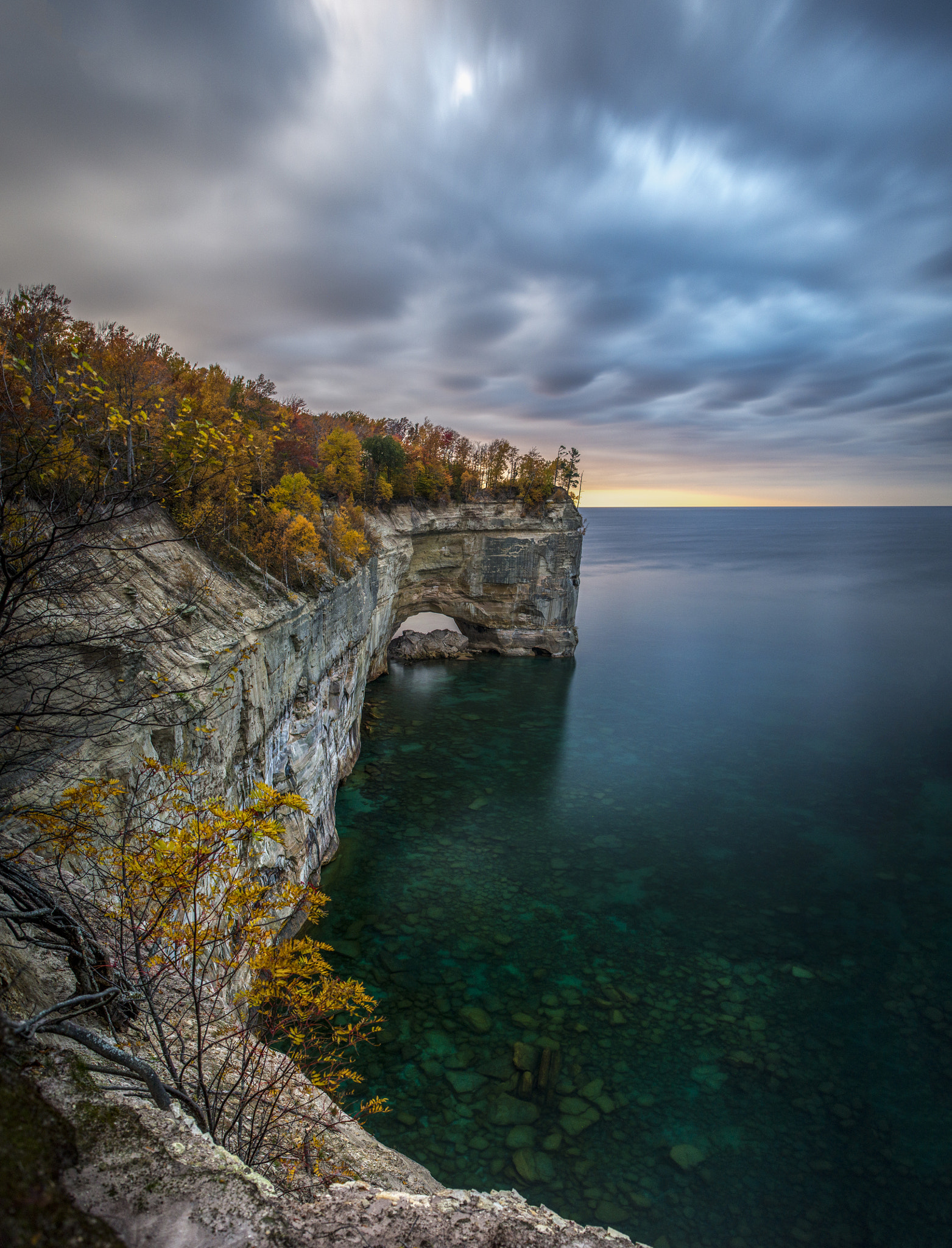 Minolta AF 28-70mm F2.8 G sample photo. Fall at pictured rocks photography