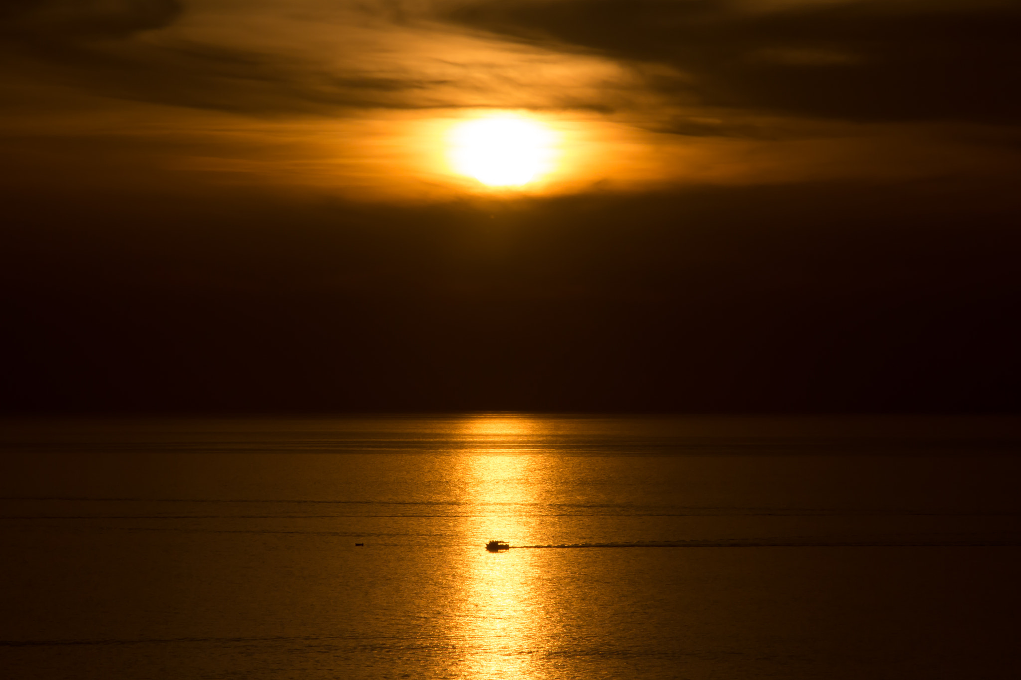 Canon EF 70-210mm f/3.5-4.5 USM sample photo. Hit by the sun photography