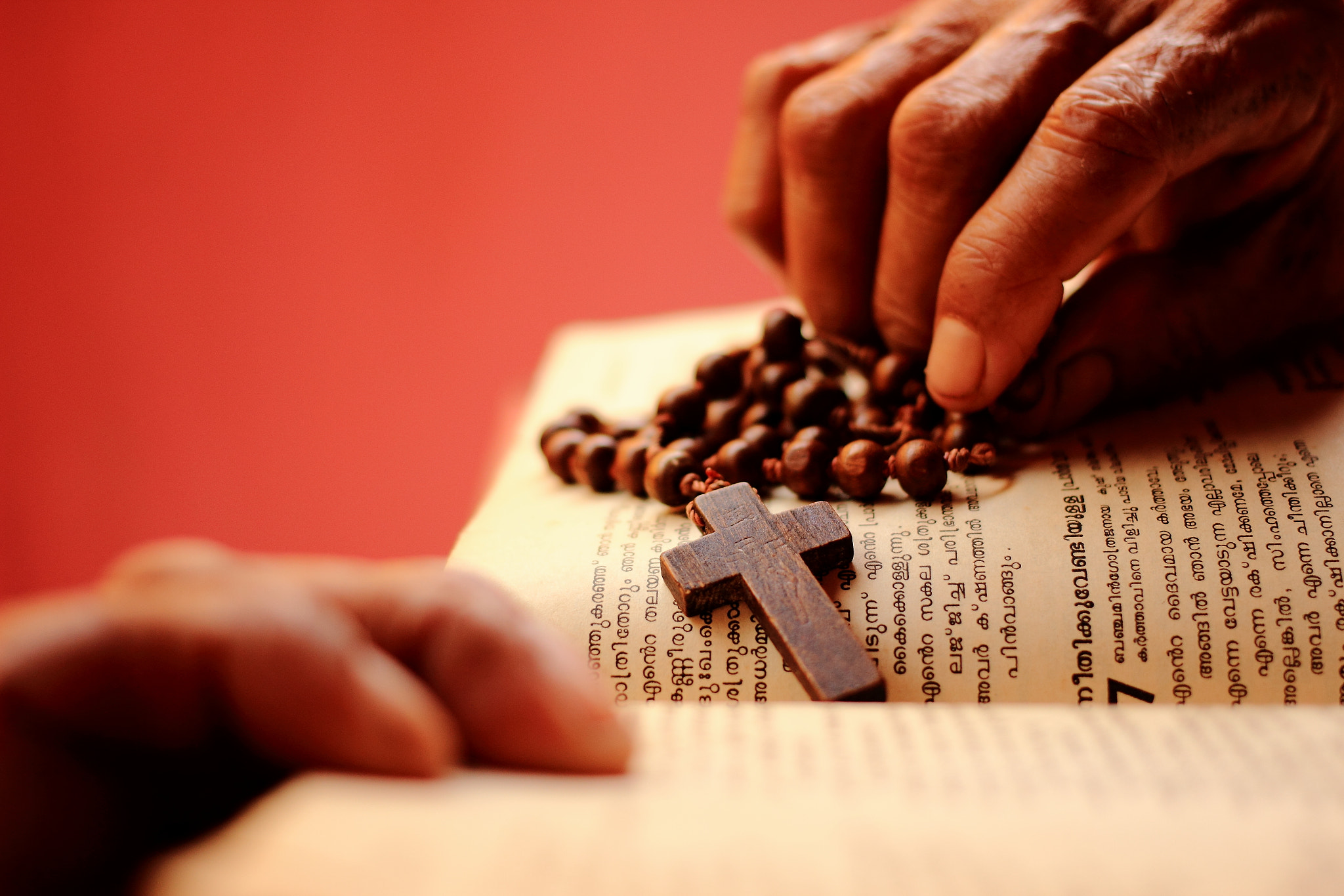 Canon EOS 600D (Rebel EOS T3i / EOS Kiss X5) + Canon EF 40mm F2.8 STM sample photo. Holy cross  photography