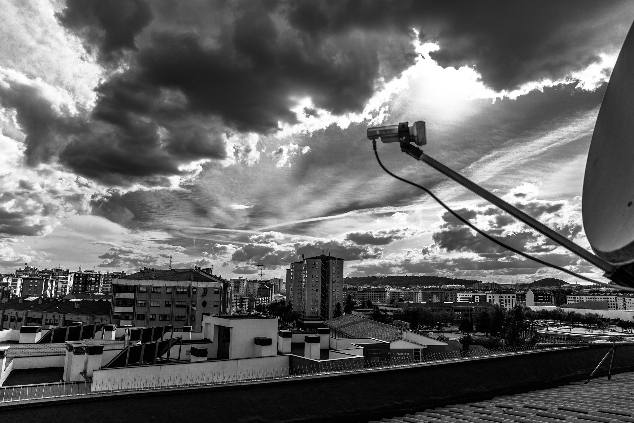 Canon EF 24-70mm F4L IS USM sample photo. Atardecer en burgos b&w photography
