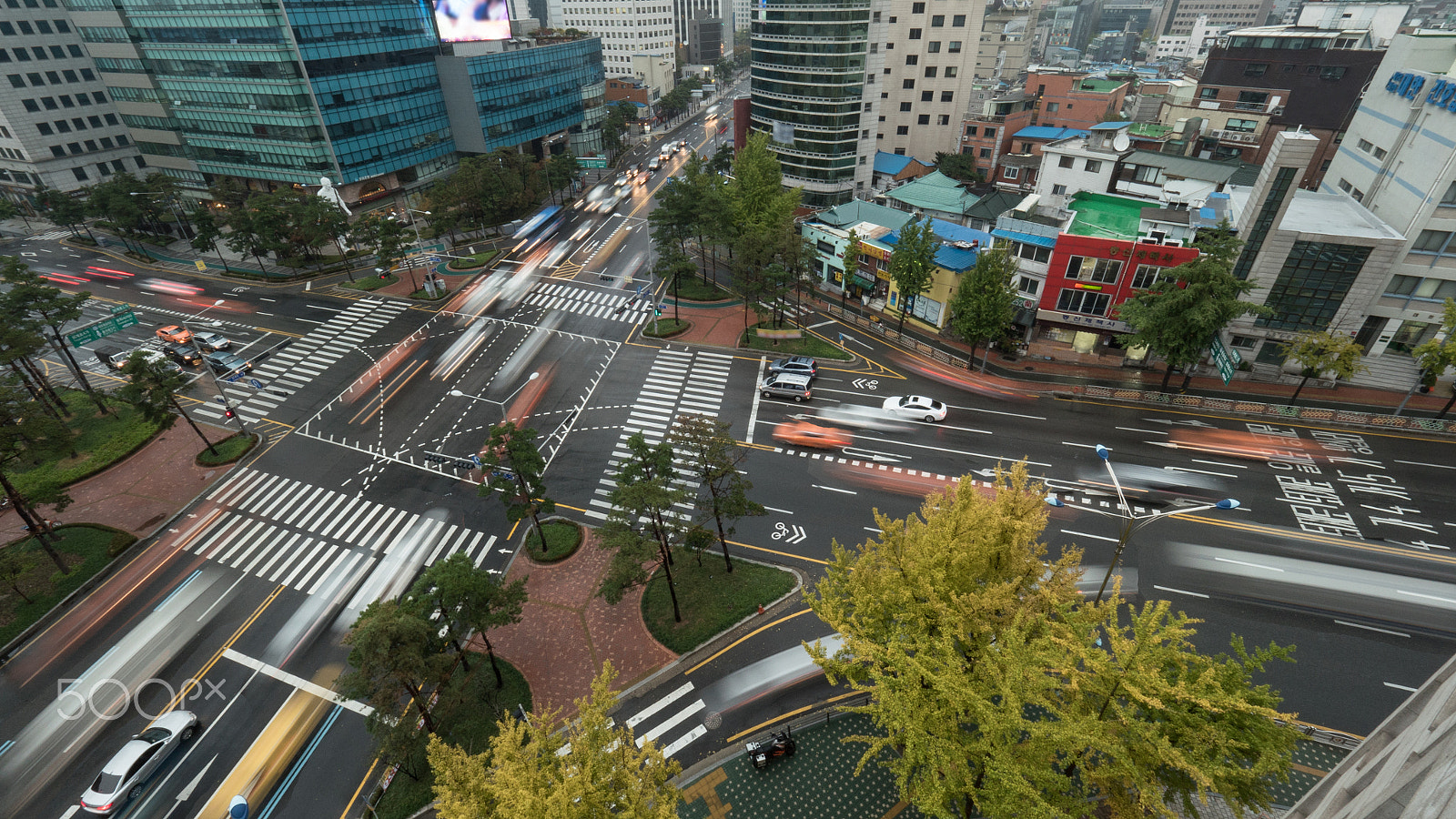 Panasonic Lumix DMC-GH4 + Olympus M.Zuiko Digital ED 7-14mm F2.8 PRO sample photo. Transport traffic on junction in seoul, south korea photography