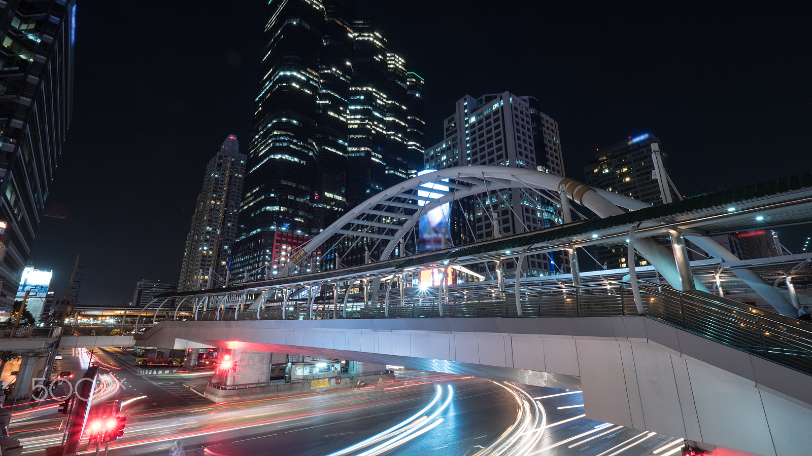 Panasonic Lumix DMC-GH4 + Olympus M.Zuiko Digital ED 7-14mm F2.8 PRO sample photo. Road and pedestrian overpass in night bangkok photography