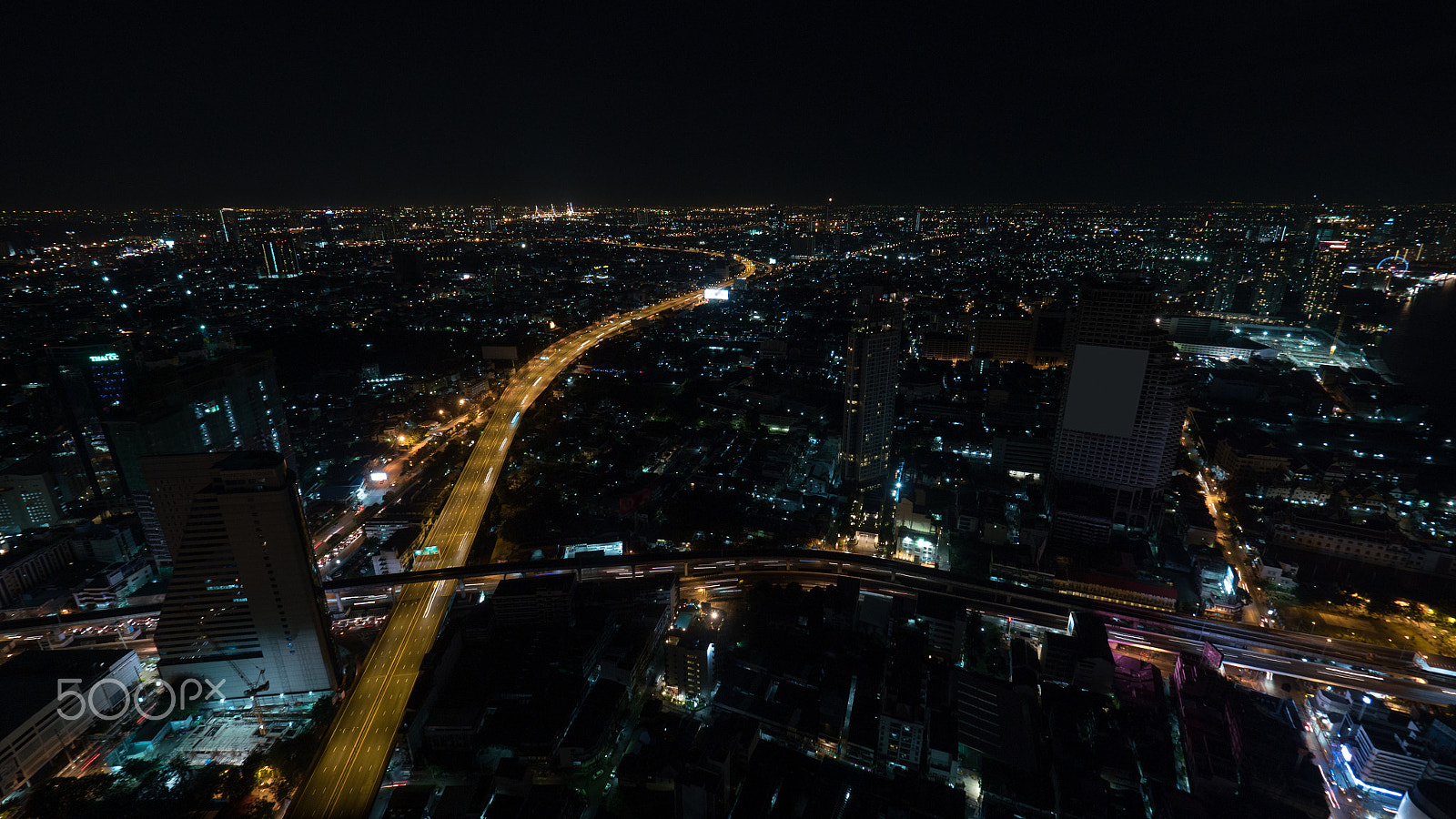 Panasonic Lumix DMC-GH4 + Olympus M.Zuiko Digital ED 7-14mm F2.8 PRO sample photo. Night life in bangkok city, thailand photography