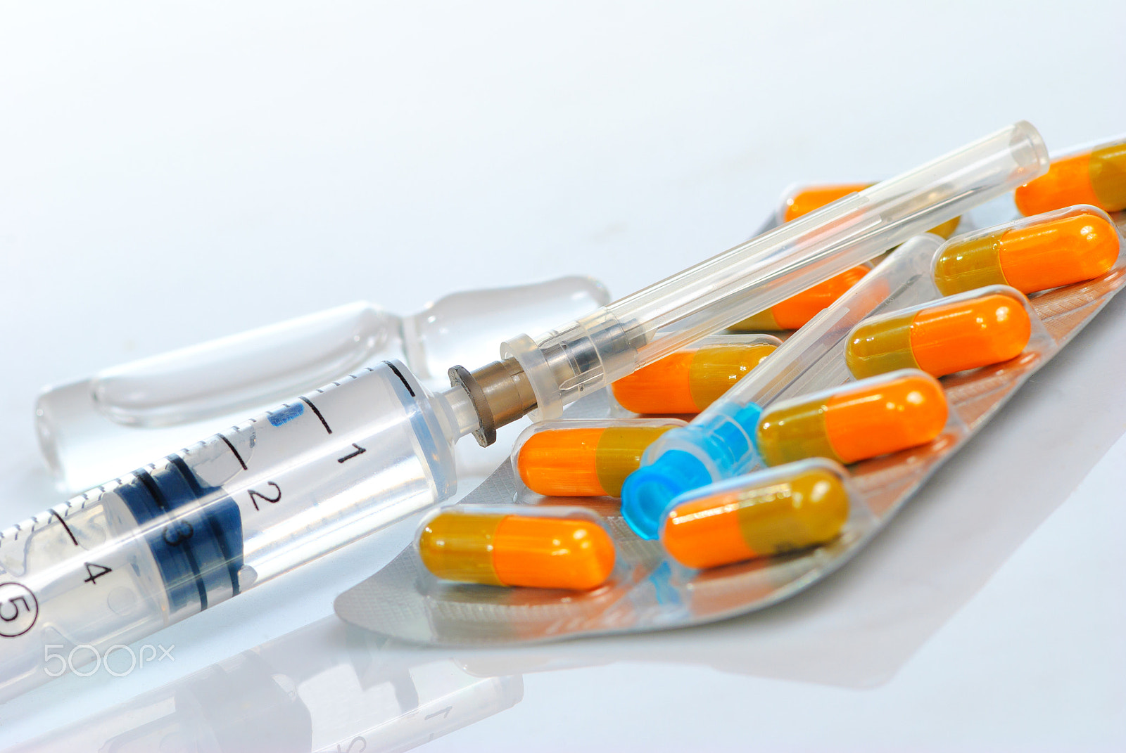 Nikon AF-S Micro-Nikkor 105mm F2.8G IF-ED VR sample photo. Needle syringe pills injection photography