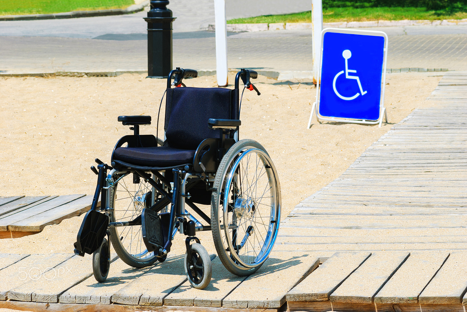 Nikon AF-S Micro-Nikkor 105mm F2.8G IF-ED VR sample photo. Wheel chair sign photography