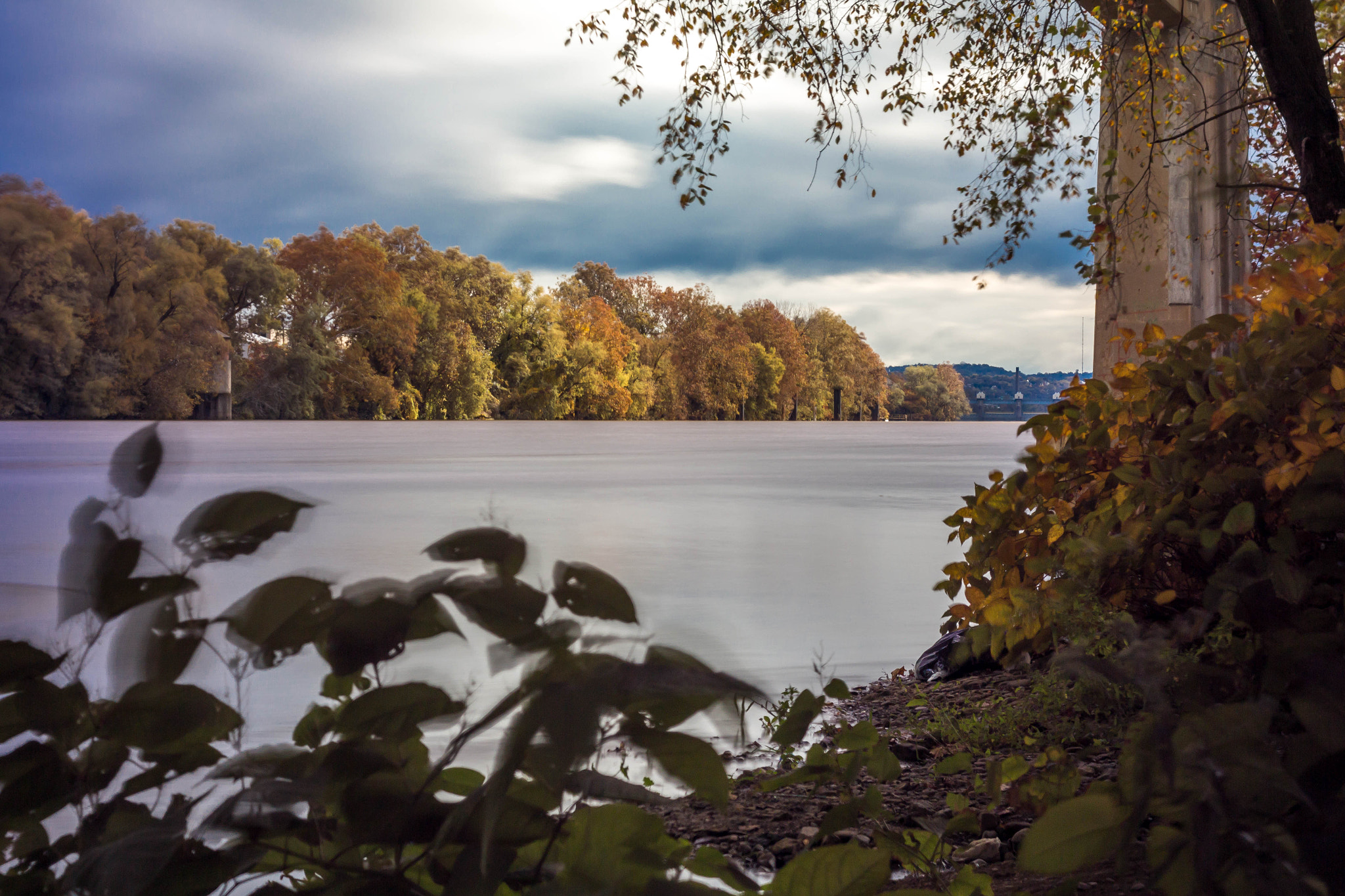 Canon EOS 650D (EOS Rebel T4i / EOS Kiss X6i) sample photo. Fall on the river photography