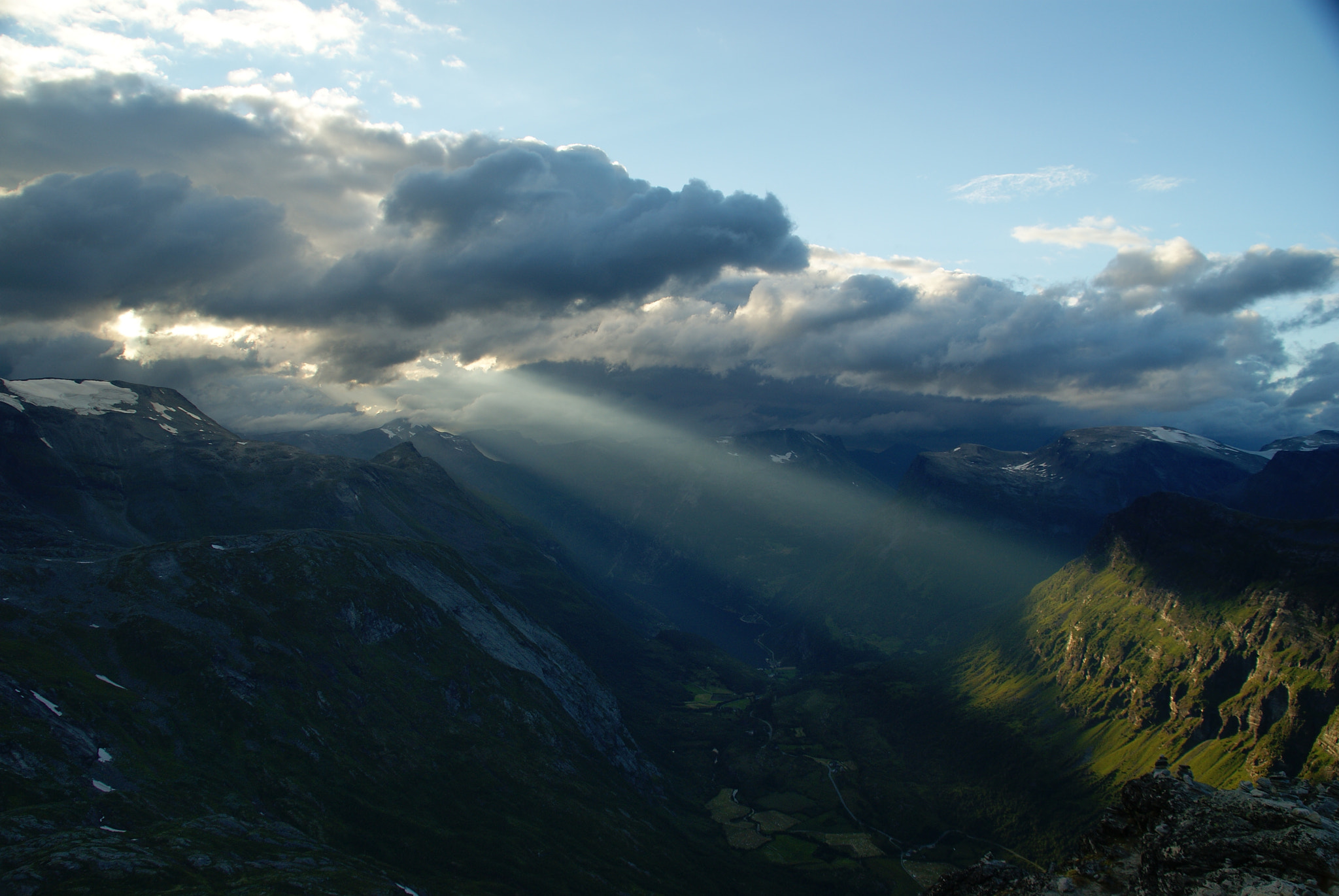 Sony Alpha DSLR-A330 sample photo. God's finger photography