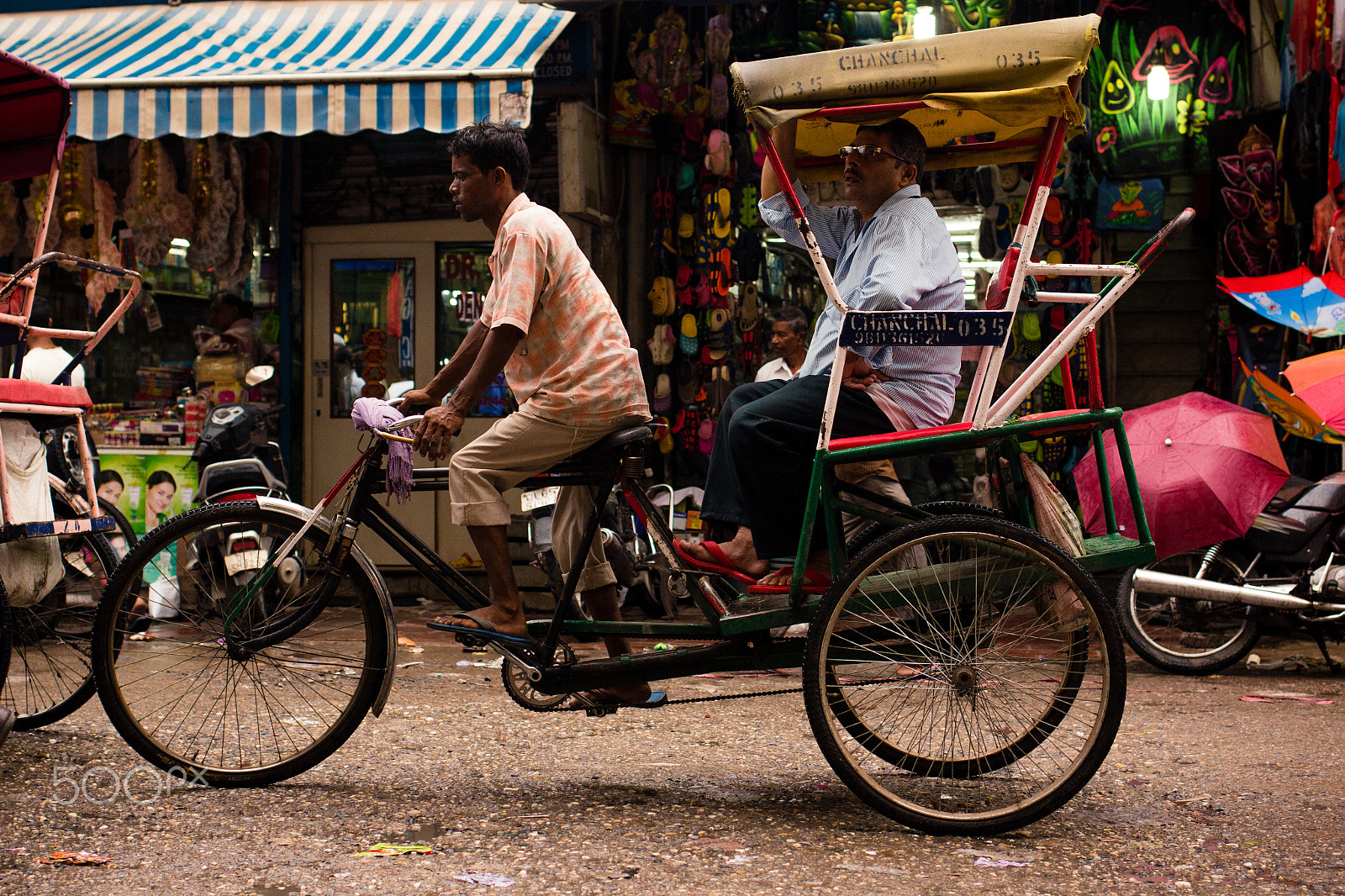 Canon EOS 60D + Canon EF 35mm F2 IS USM sample photo. Rickshaw ride photography