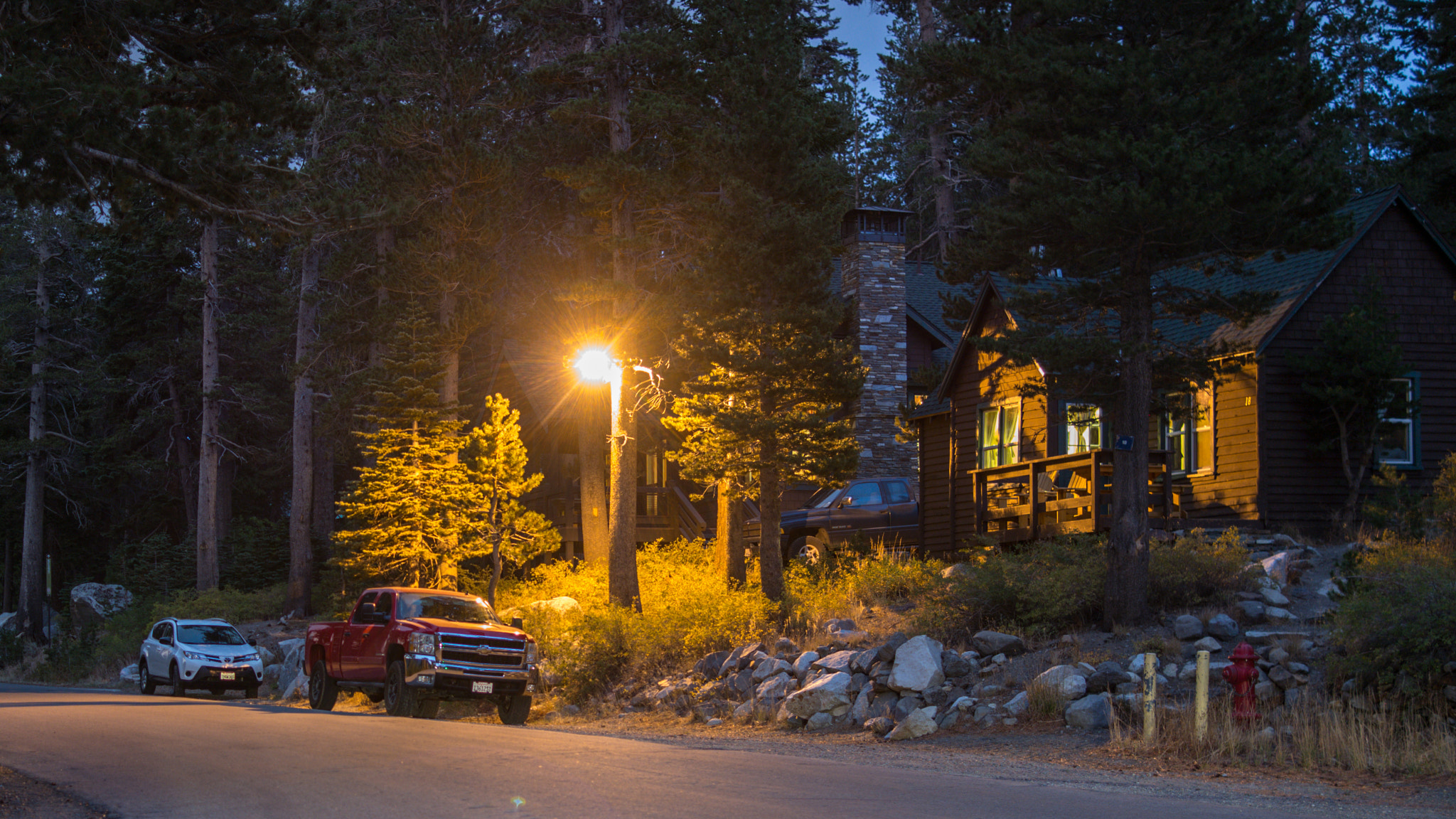 Samsung NX300 + Samsung NX 30mm F2 Pancake sample photo. Mammoth lakes exploration photography