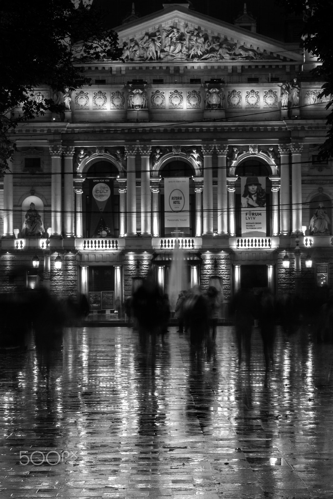 Canon EOS 1000D (EOS Digital Rebel XS / EOS Kiss F) + Tamron SP AF 90mm F2.8 Di Macro sample photo. Lviv theatre of opera and balle photography