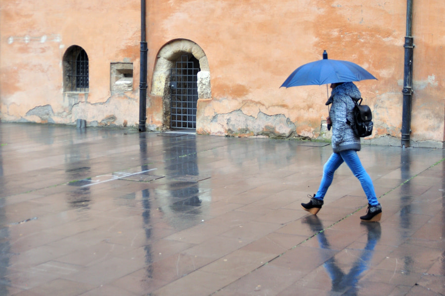 AF Zoom-Nikkor 28-105mm f/3.5-4.5D IF sample photo. Escena de lluvia photography