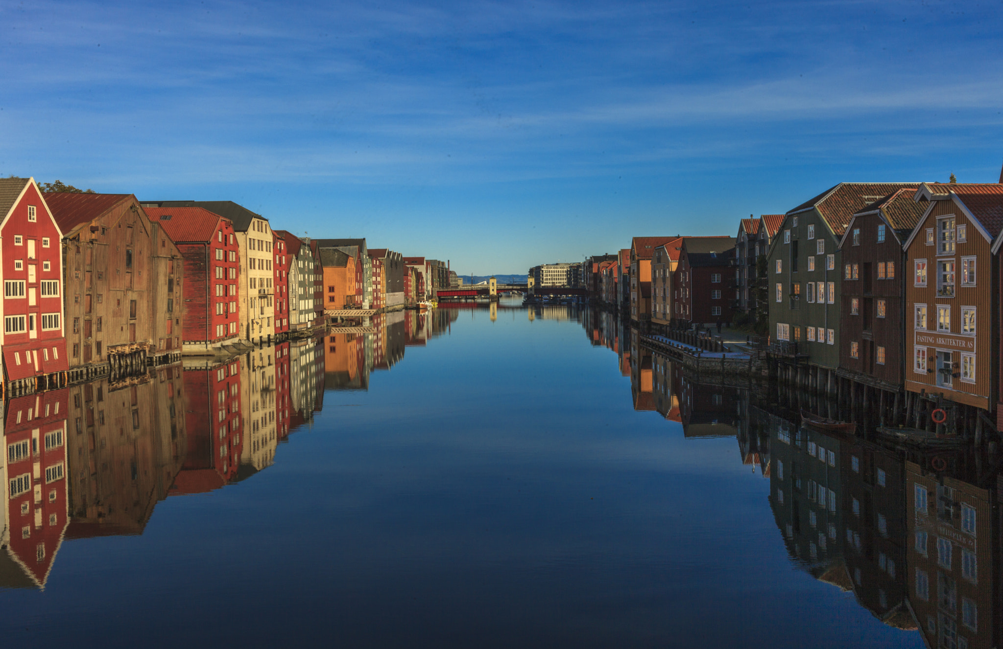 Canon EOS 5D Mark II + ZEISS Distagon T* 35mm F2 sample photo. Nidelva in trondheim photography