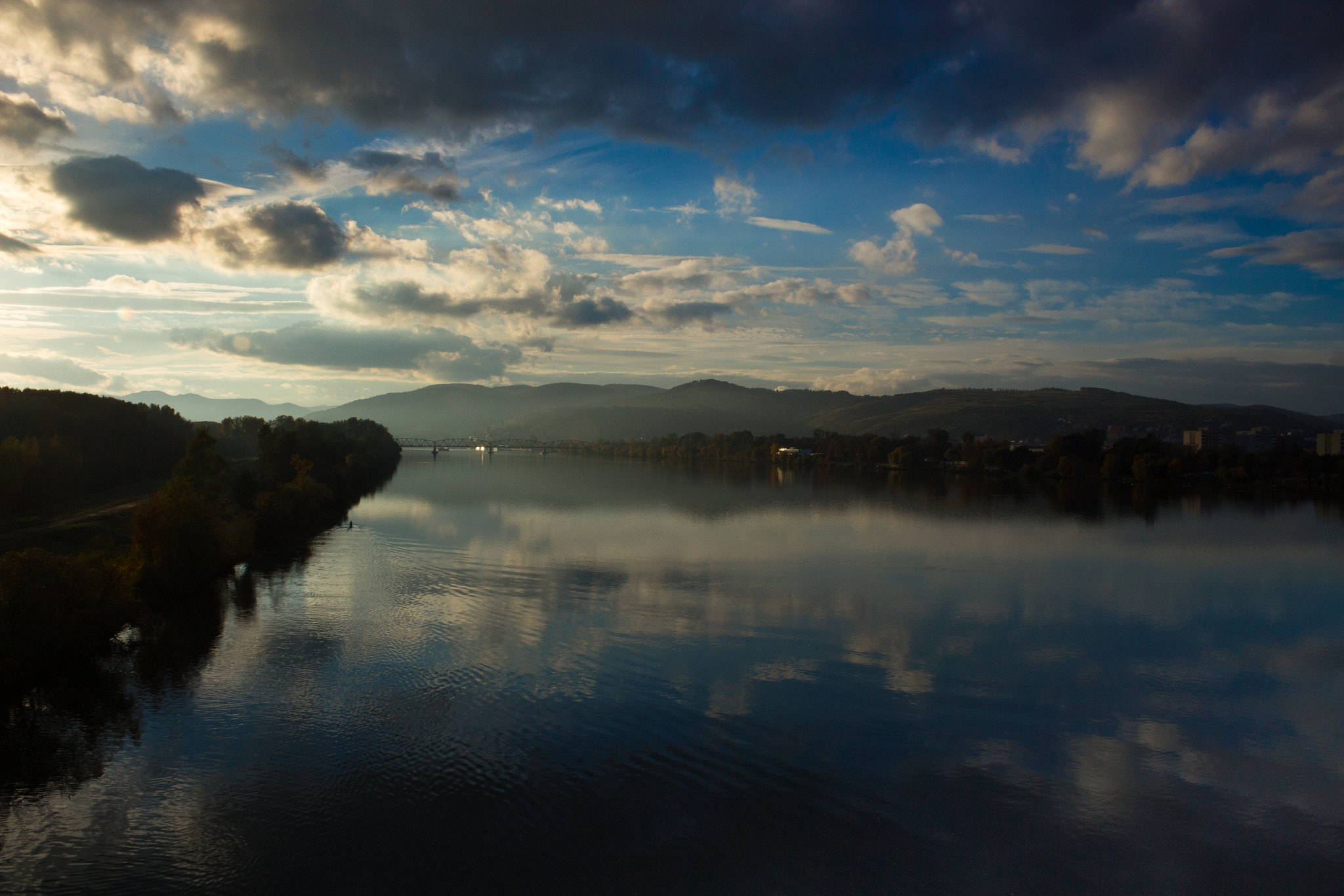 Canon EOS 100D (EOS Rebel SL1 / EOS Kiss X7) sample photo. Danube autumn photography