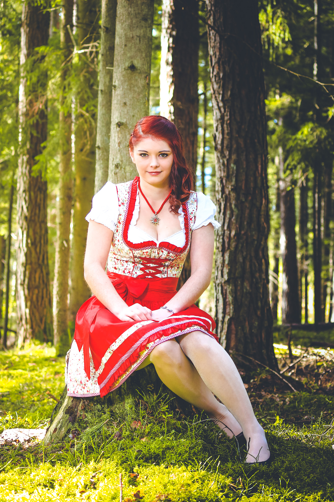 Canon EF-S 55-250mm F4-5.6 IS II sample photo. Die macht der tracht..... photography