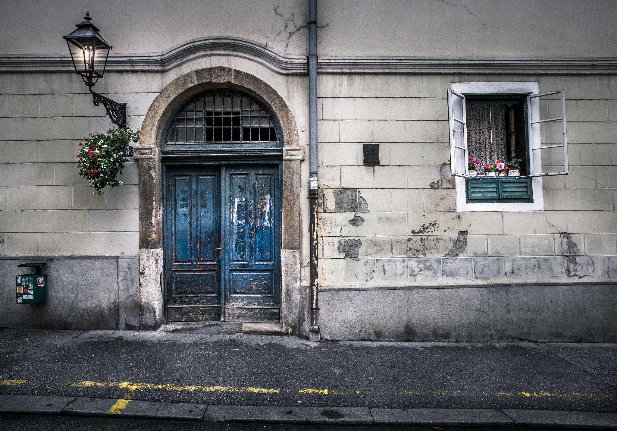 Canon EOS 6D + Canon EF 20mm F2.8 USM sample photo. Open window photography