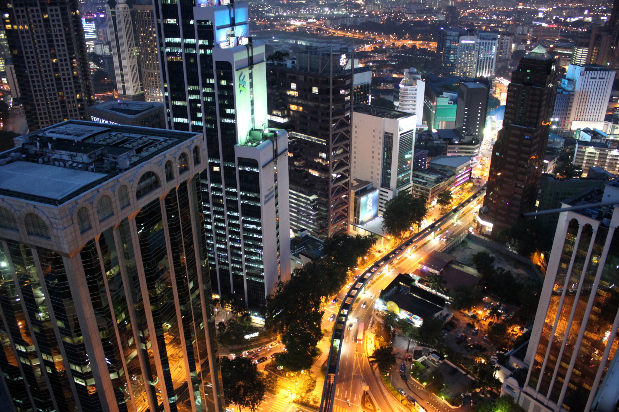 Canon EOS 500D (EOS Rebel T1i / EOS Kiss X3) sample photo. Night traffic in kuala lumpur photography