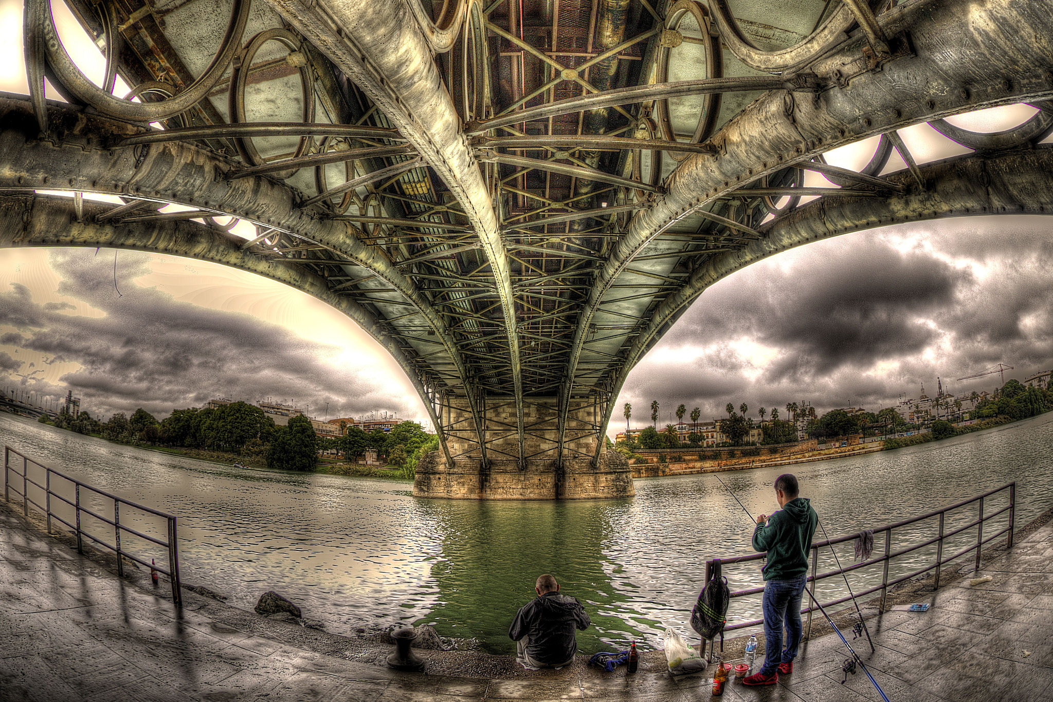 Canon EOS 7D Mark II + Canon EF 8-15mm F4L Fisheye USM sample photo. Puente de triana. sevilla. photography