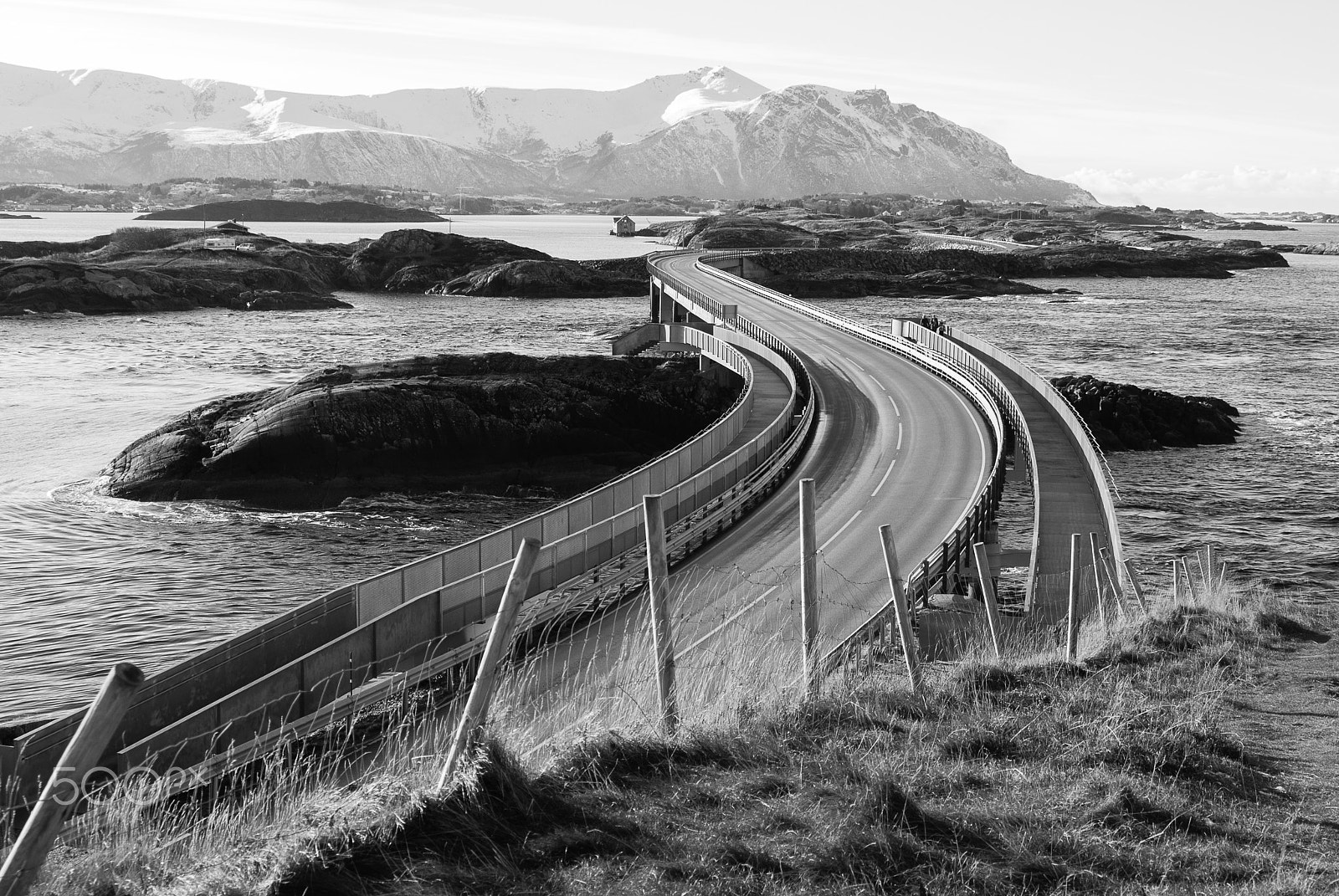 Nikon D200 + Sigma 24-70mm F2.8 EX DG Macro sample photo. Atlantic road in winter photography