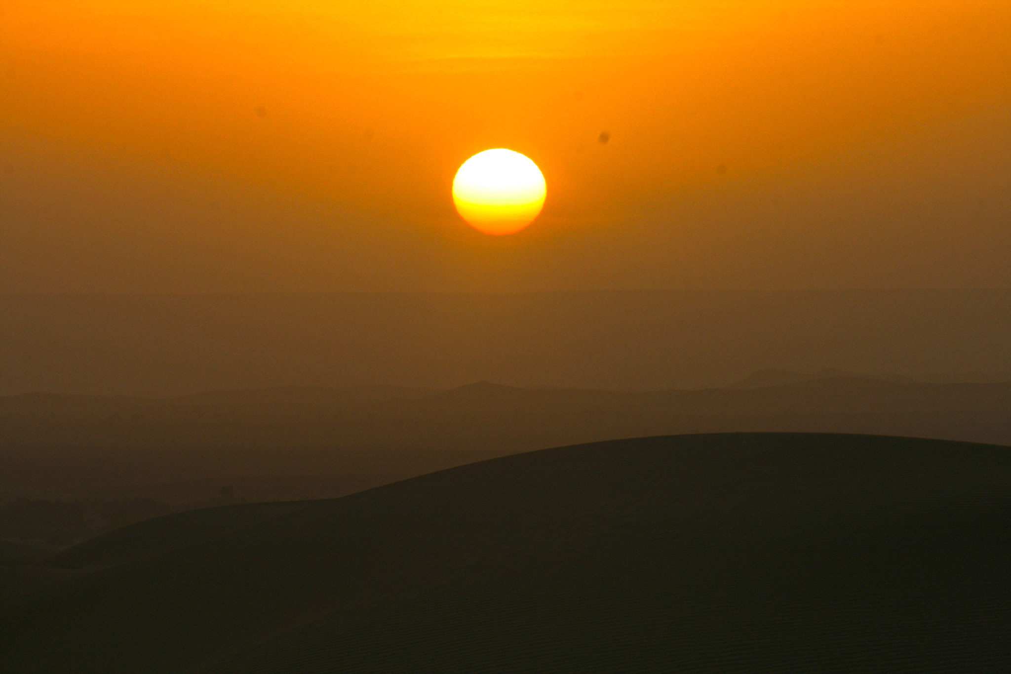 Canon EOS 400D (EOS Digital Rebel XTi / EOS Kiss Digital X) sample photo. Sunset in merzouga photography