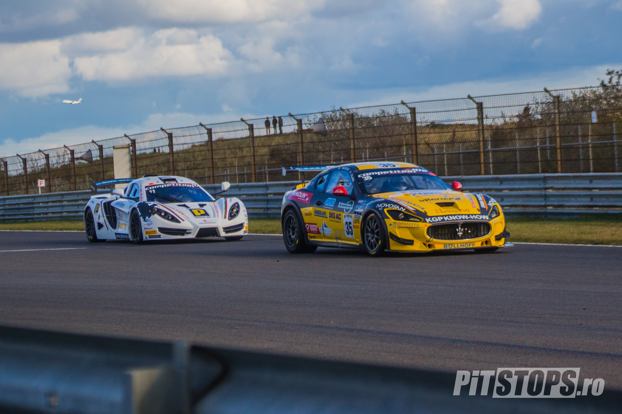 Canon EF 75-300mm f/4-5.6 USM sample photo. Euro gt4 zandvoort race 2 - sin r1 chases old foe maserati photography