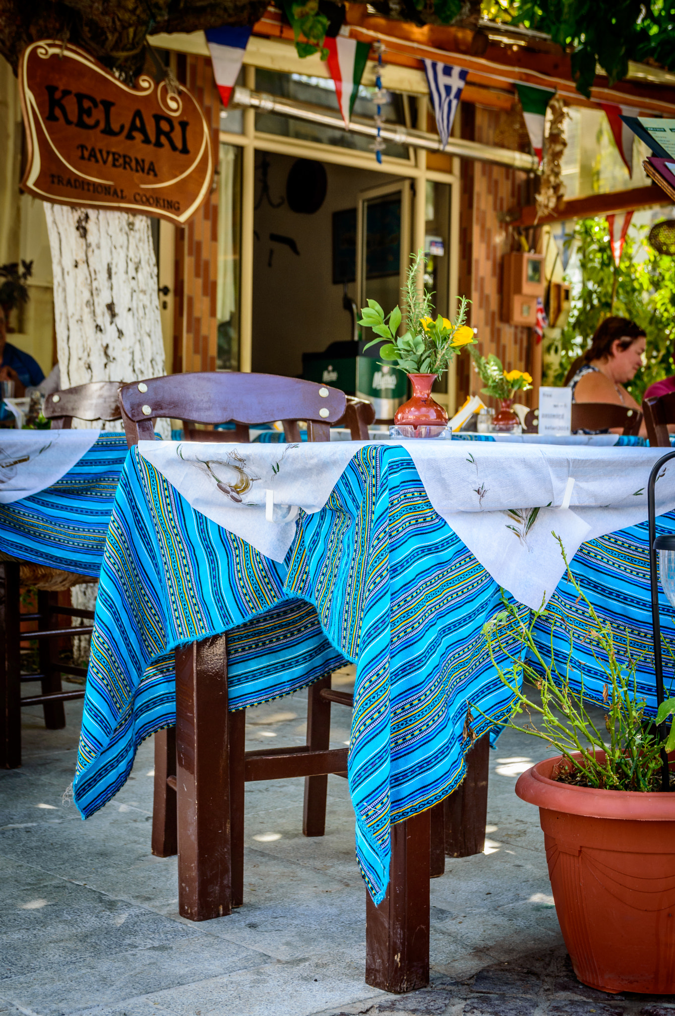 Sigma 17-70mm F2.8-4 DC Macro OS HSM | C sample photo. Streets of greece photography