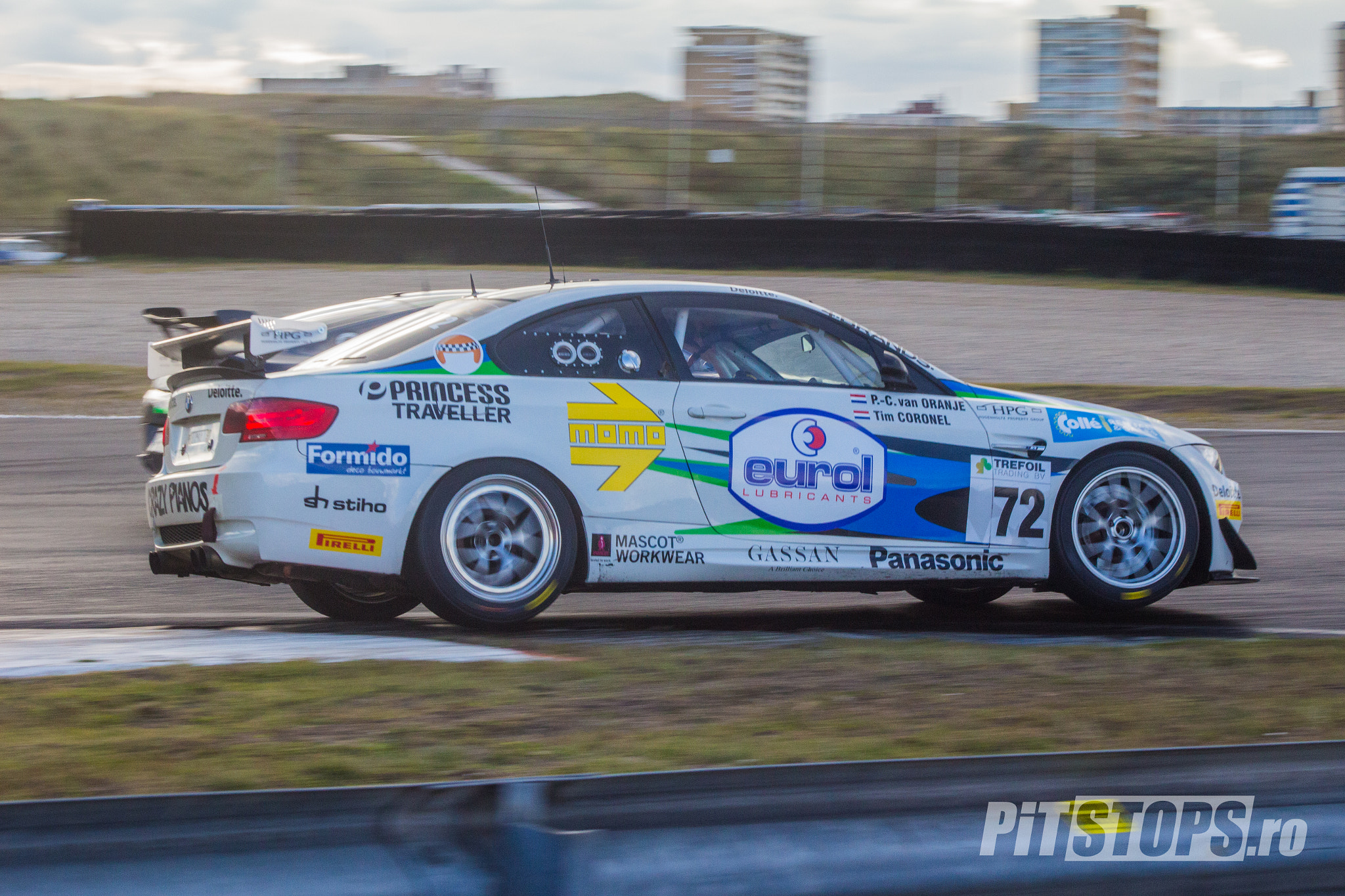 Canon EF 75-300mm f/4-5.6 USM sample photo. Euro gt4 zandvoort race 2 - hard fight at the chicane photography