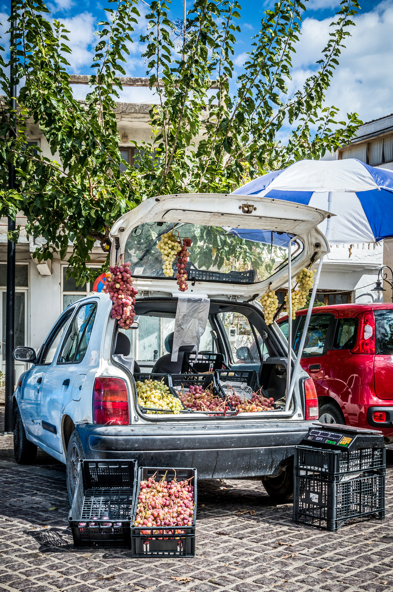 Sigma 17-70mm F2.8-4 DC Macro OS HSM | C sample photo. Streets of greece photography