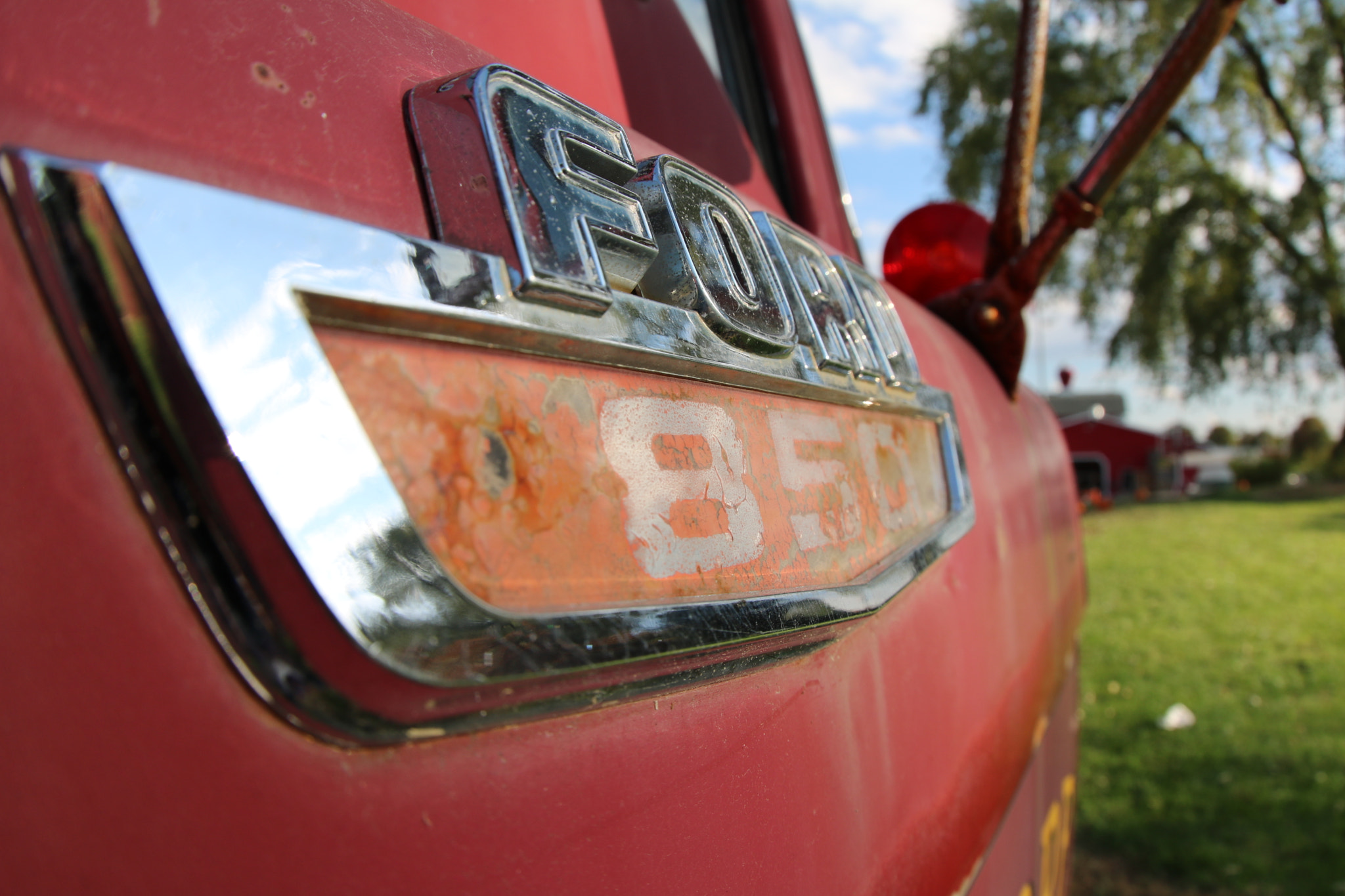 Canon EOS 750D (EOS Rebel T6i / EOS Kiss X8i) + Canon EF 8-15mm F4L Fisheye USM sample photo. Rustic ford photography