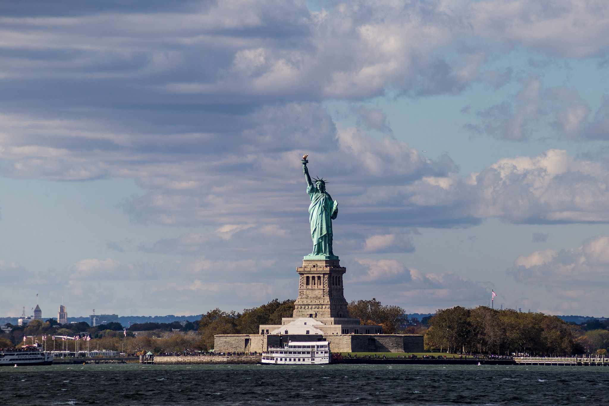 Canon EOS 6D + Tamron AF 70-300mm F4-5.6 Di LD Macro sample photo. Statue of liberty photography