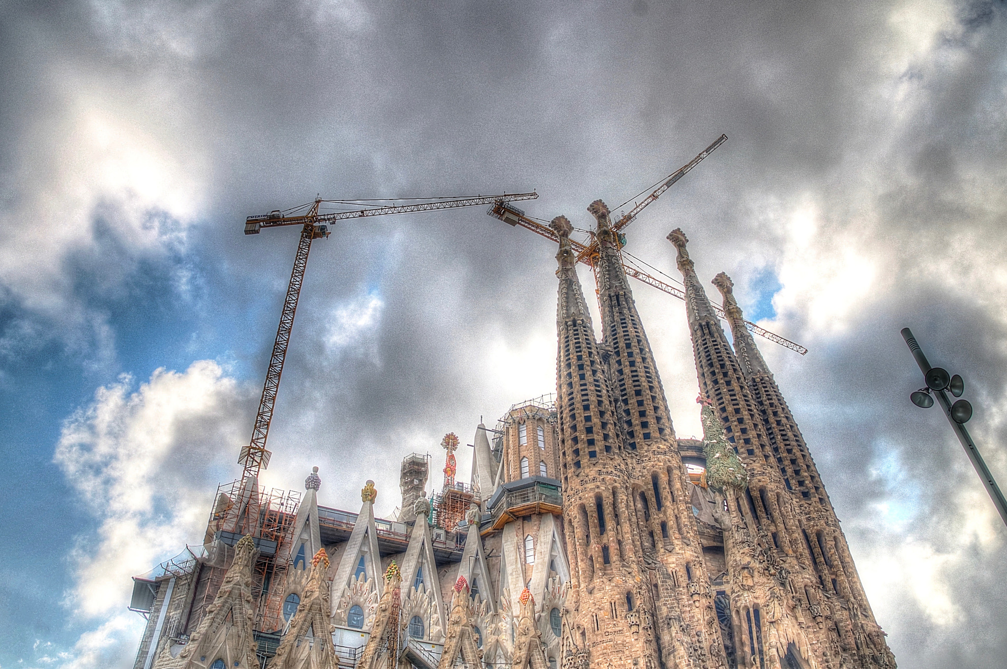 Nikon D90 + Sigma 17-70mm F2.8-4.5 DC Macro Asp. IF sample photo. La sagrada familia, barcelona photography