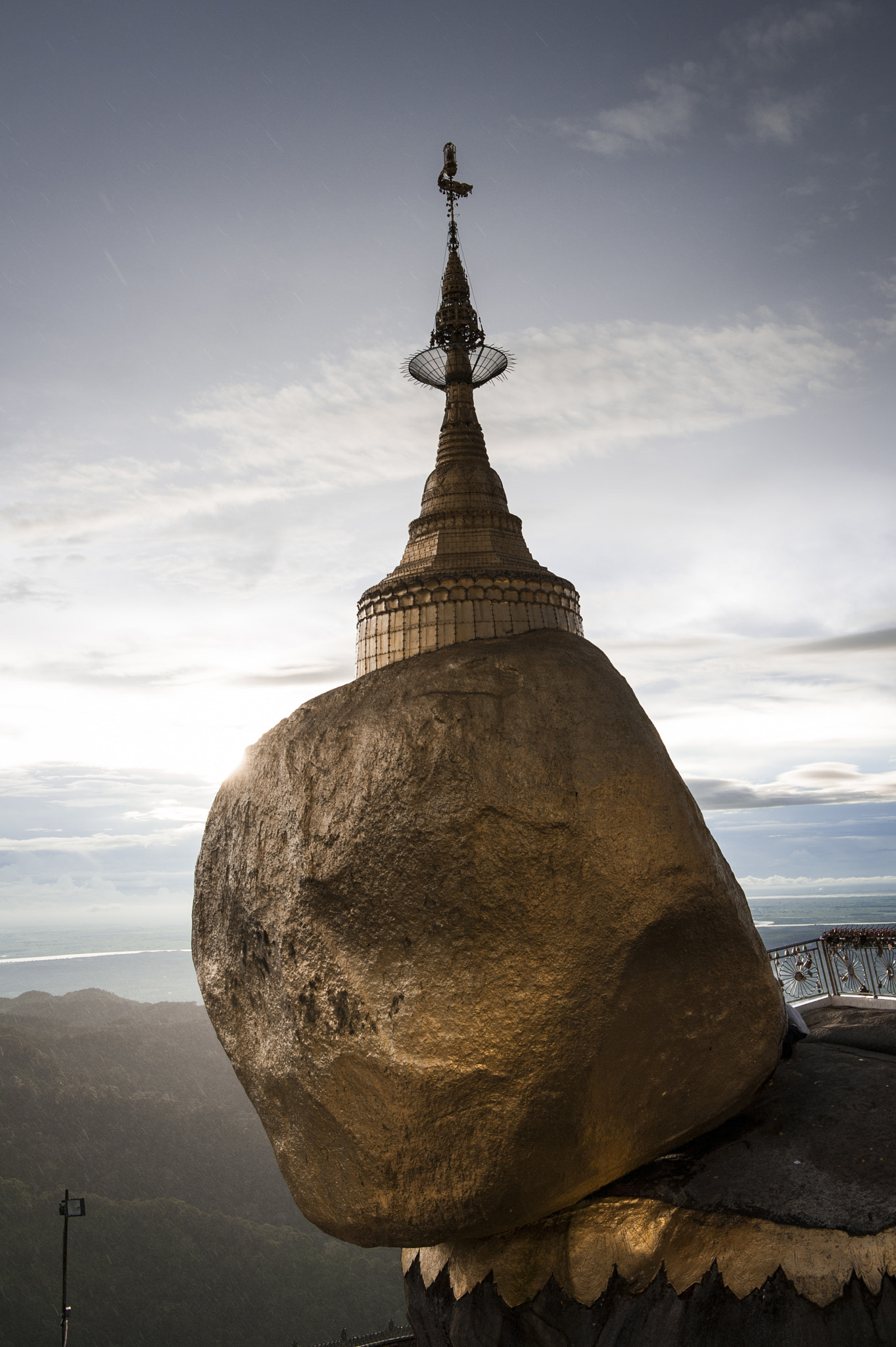 Nikon AF-S Nikkor 24-70mm F2.8E ED VR sample photo. The beauty of the golden rock photography