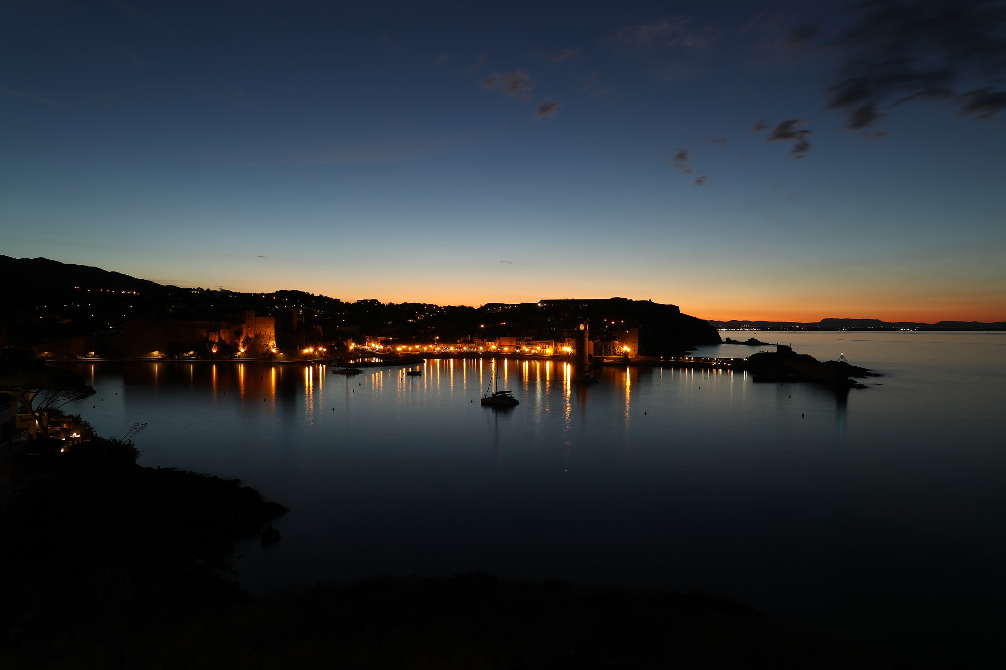 Canon EOS-1D X Mark II + Canon EF 11-24mm F4L USM sample photo. Blue hour at collioure france photography