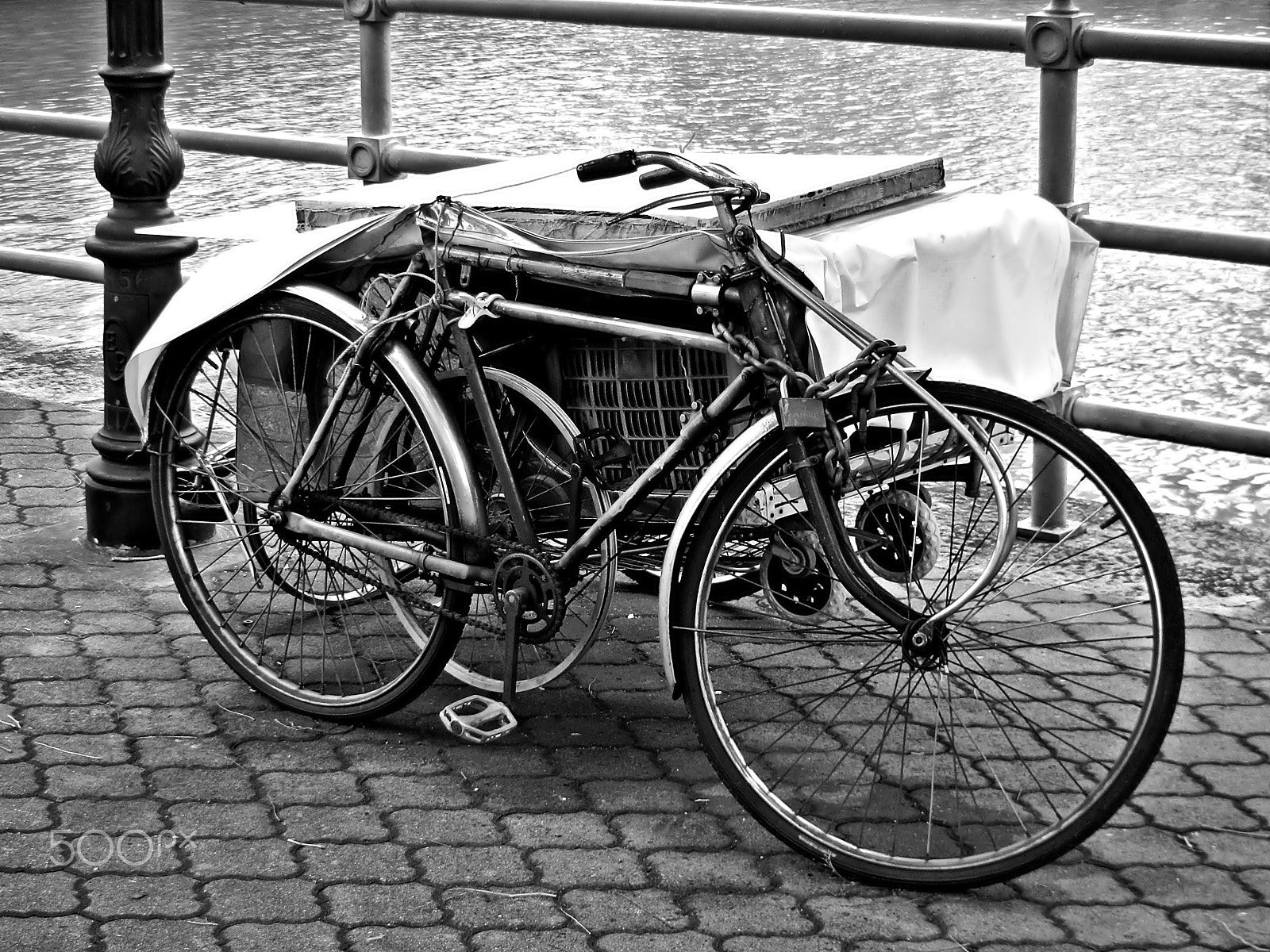 Nikon Coolpix S1200pj sample photo. Old trishaw photography