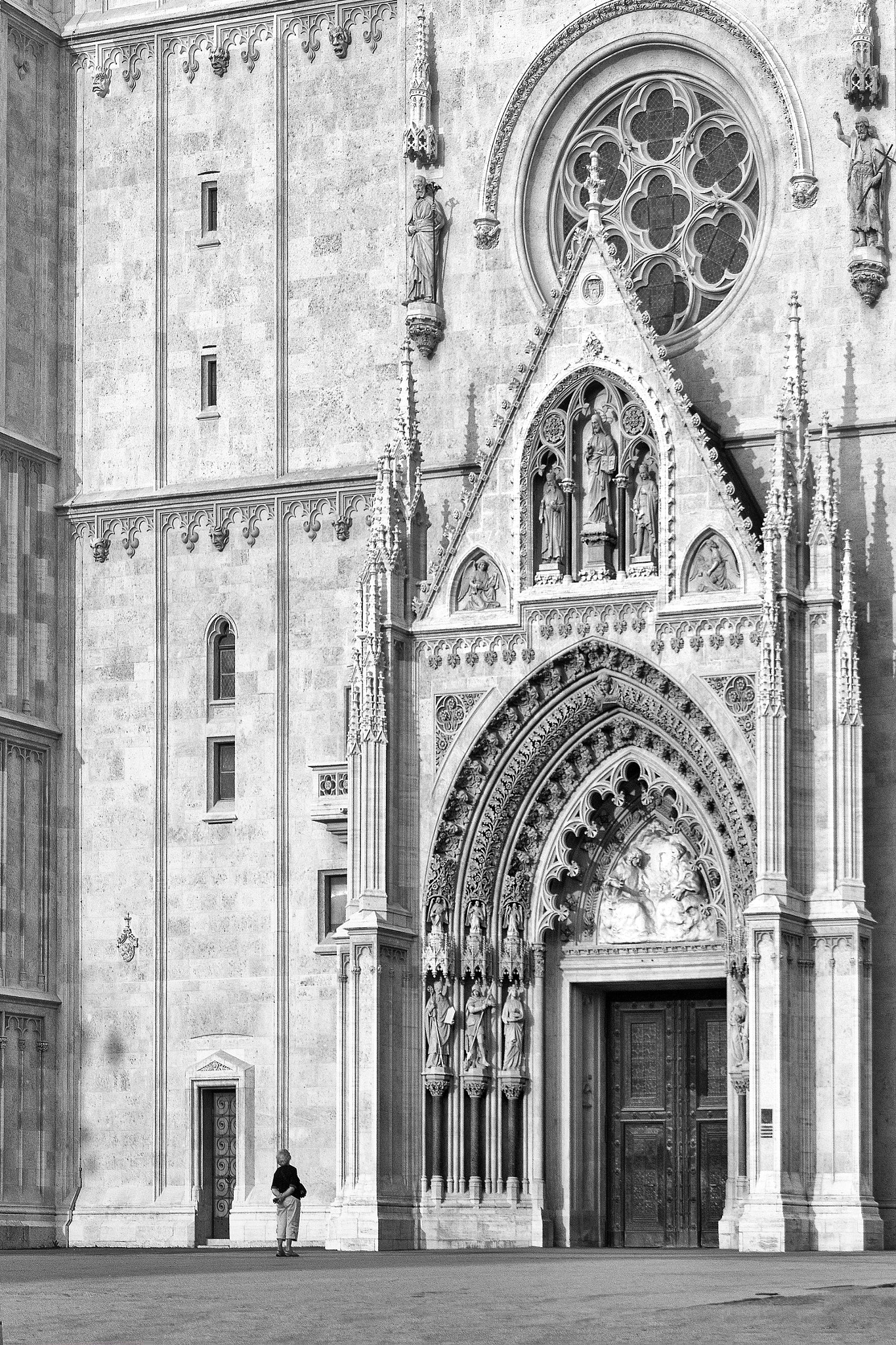 Canon EOS 500D (EOS Rebel T1i / EOS Kiss X3) + Tamron SP AF 17-50mm F2.8 XR Di II LD Aspherical (IF) sample photo. Zagreb cathedral photography