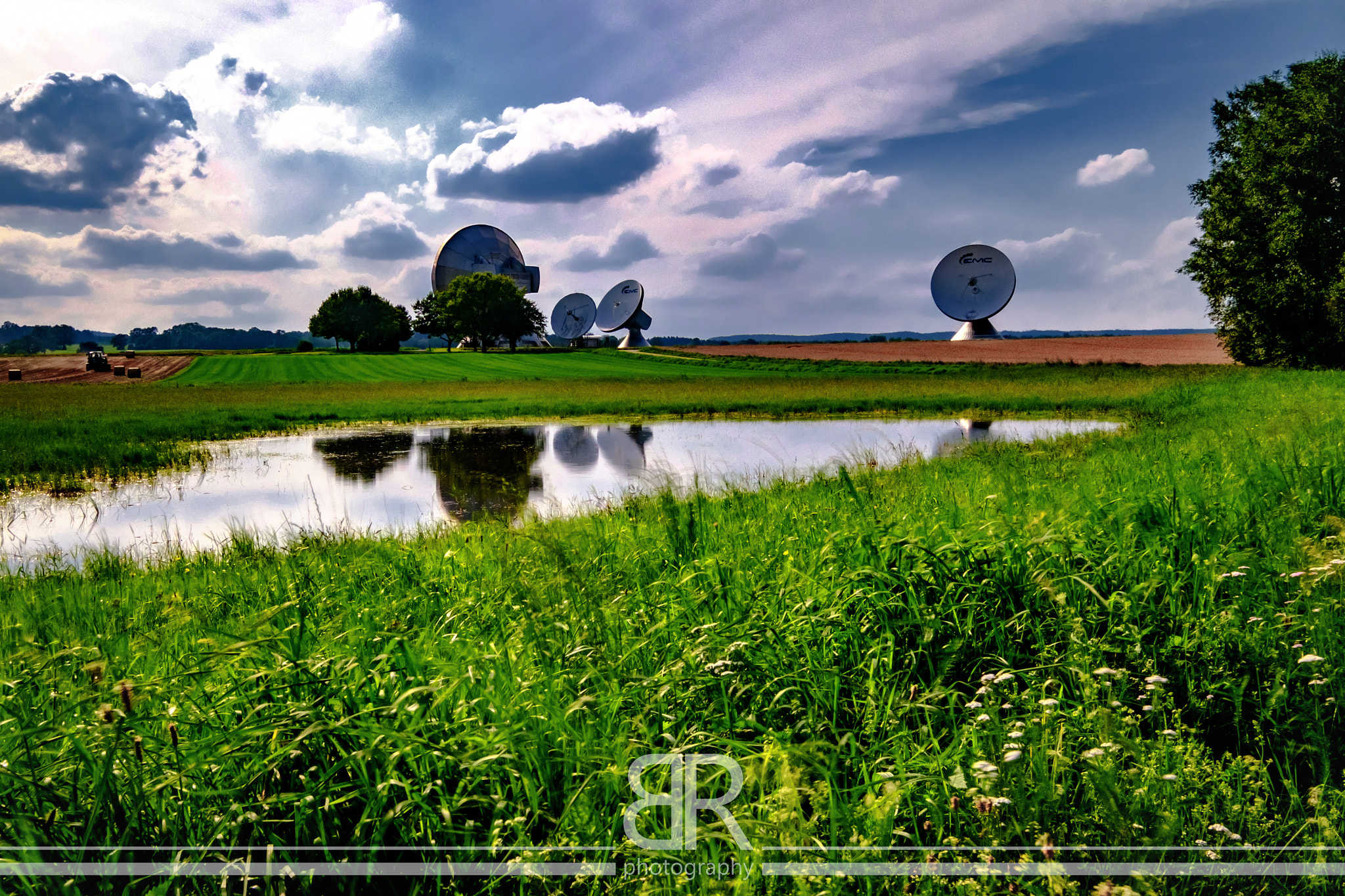 Fujifilm X-M1 + Fujifilm XF 10-24mm F4 R OIS sample photo. Raisting teleport photography