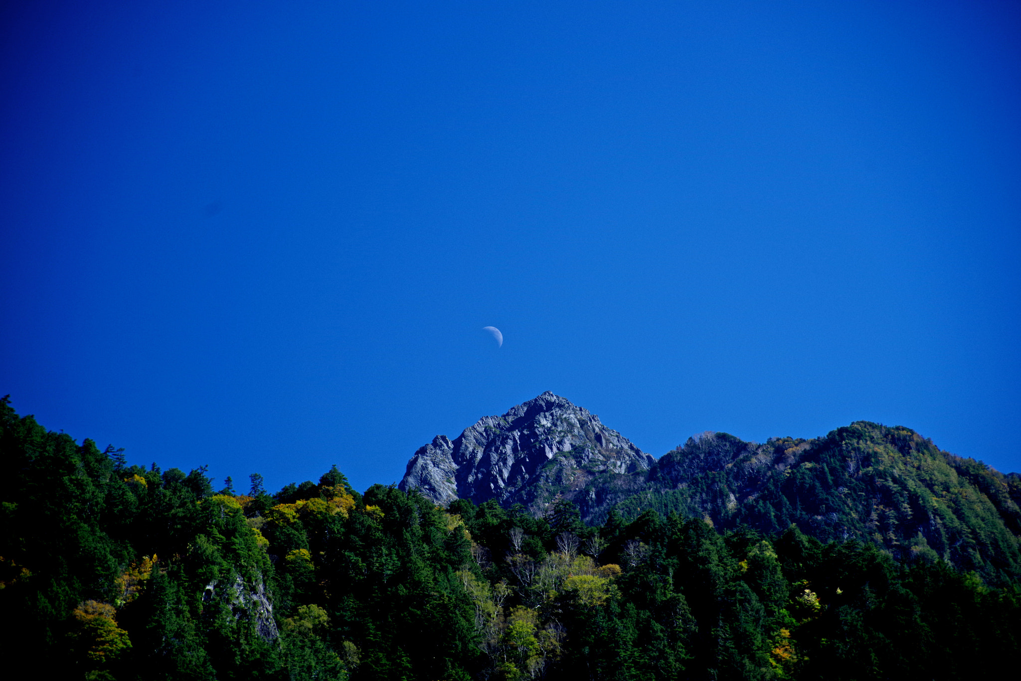 smc PENTAX-FA 28-105mm F4-5.6 [IF] sample photo. Moon photography