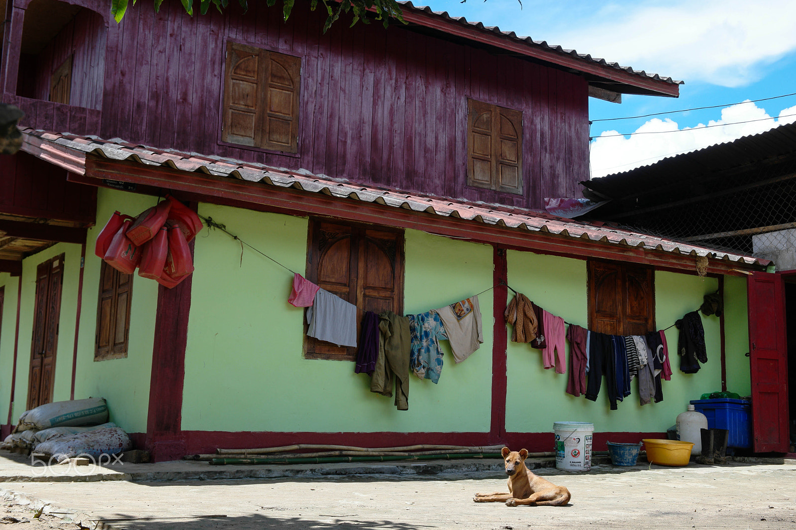 Saumsun NX 16-50mm F2-2.8 S ED OIS sample photo. Colorful homes in laos photography