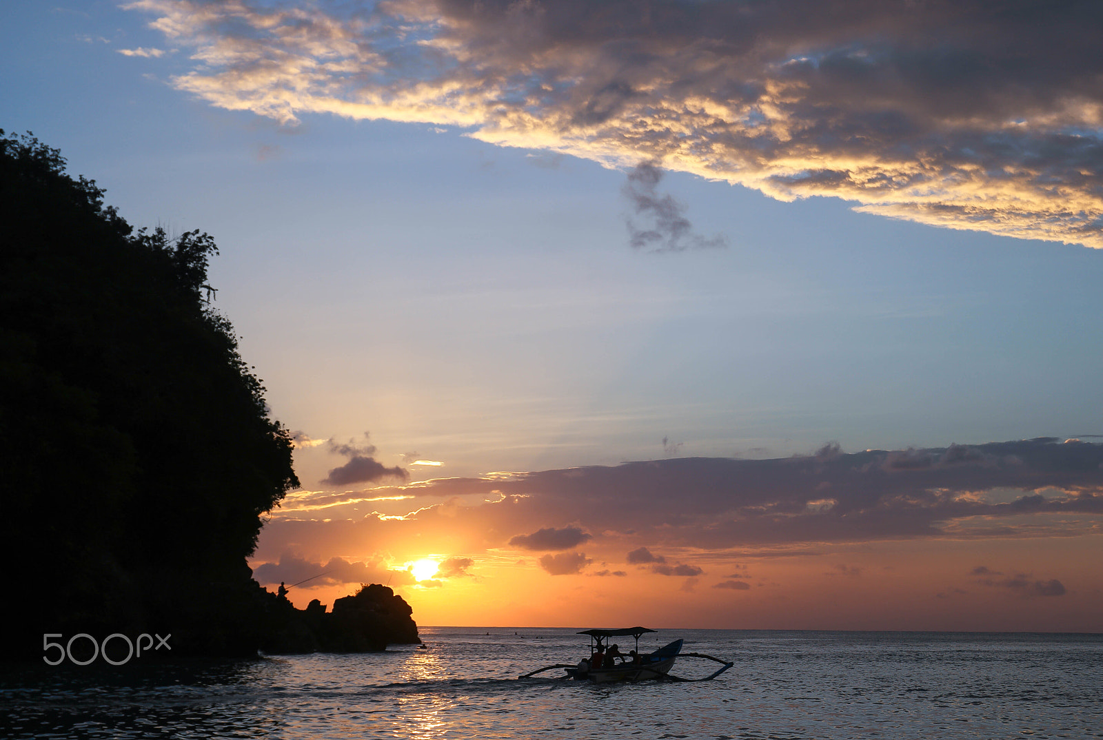 Saumsun NX 16-50mm F2-2.8 S ED OIS sample photo. Sunset at padang padang photography