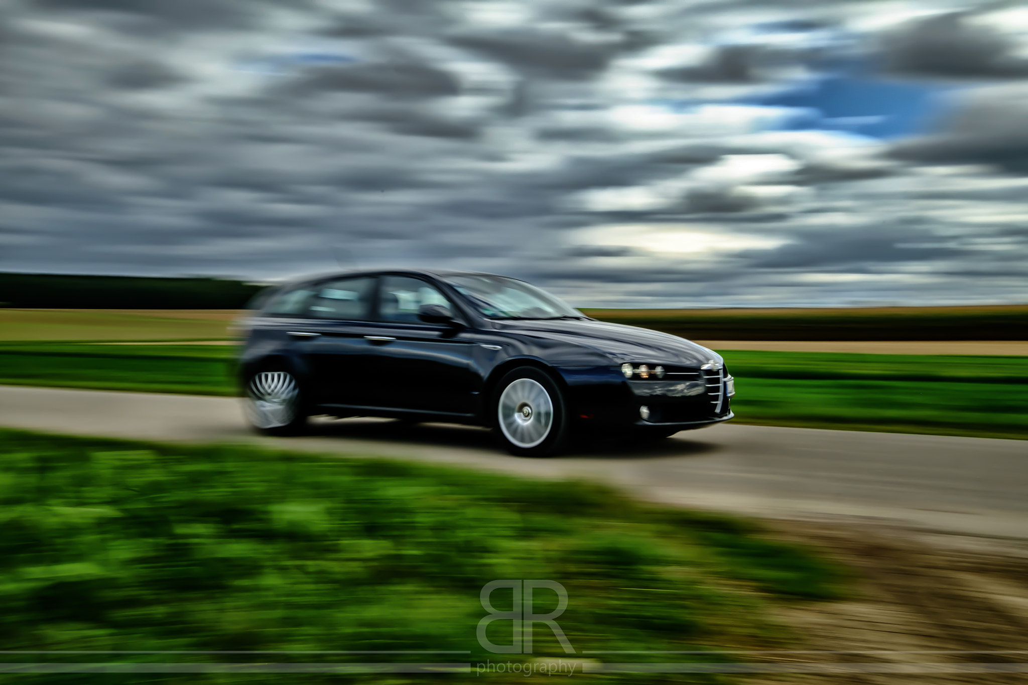 Fujifilm X-M1 + Fujifilm XF 10-24mm F4 R OIS sample photo. Capturing the speed photography