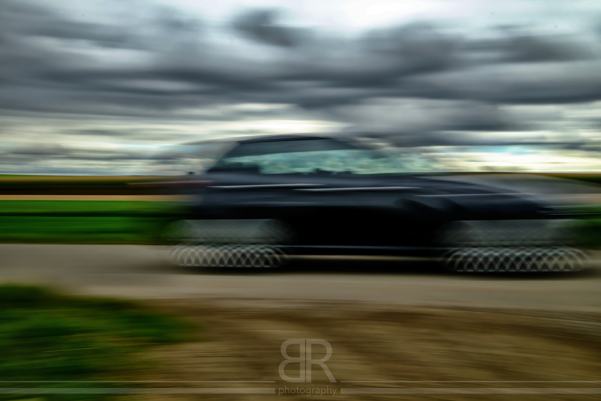 Fujifilm X-M1 + Fujifilm XF 10-24mm F4 R OIS sample photo. Capturing the speed photography