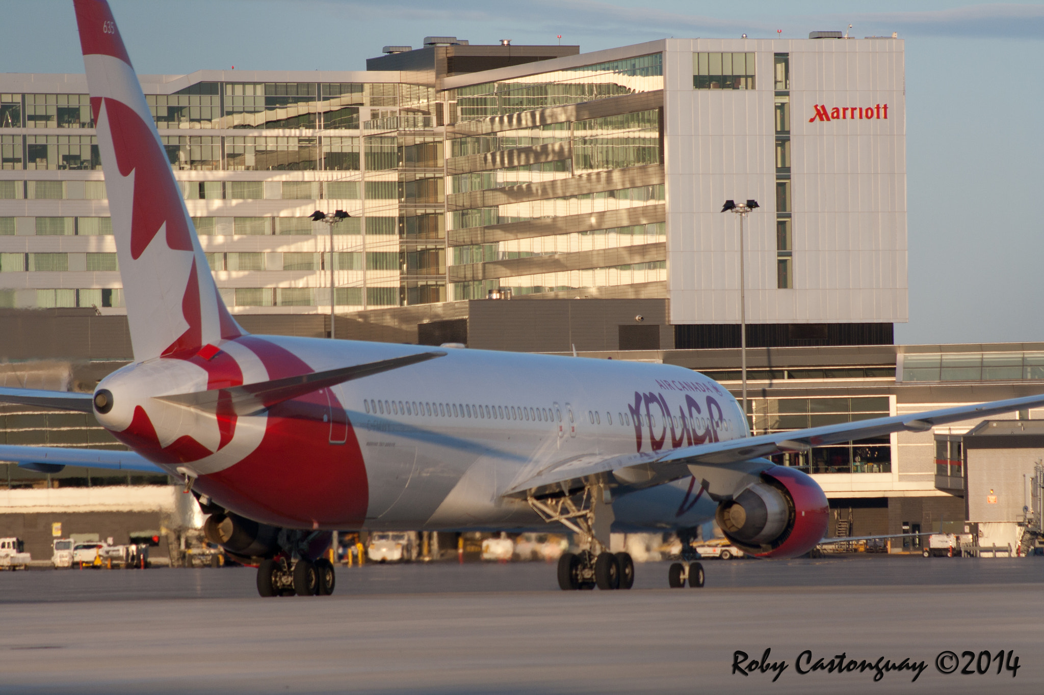 Canon EF 75-300mm f/4-5.6 USM sample photo. Air canada rouge photography