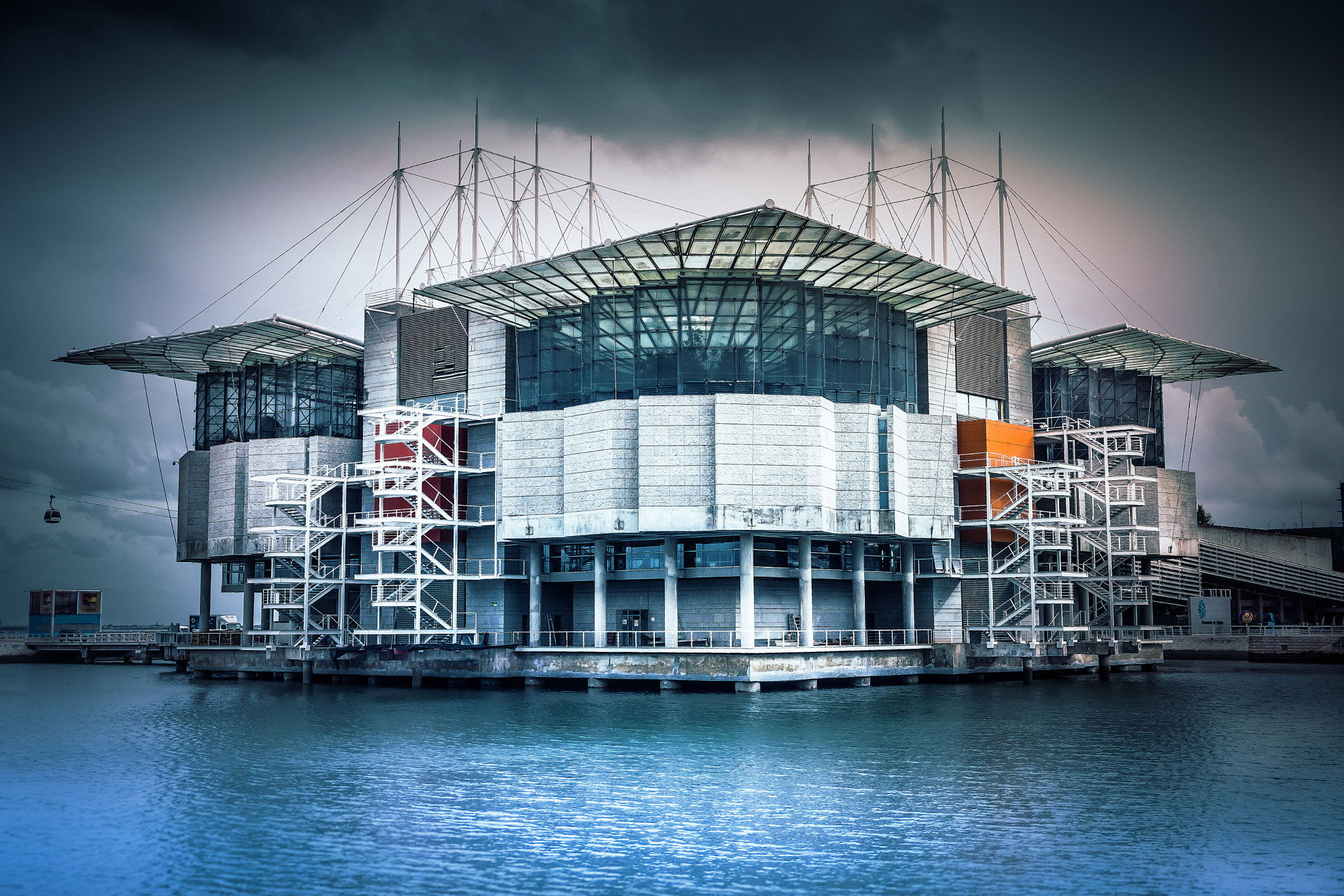 Sony DT 16-105mm F3.5-5.6 sample photo. Oceanário de lisboa photography