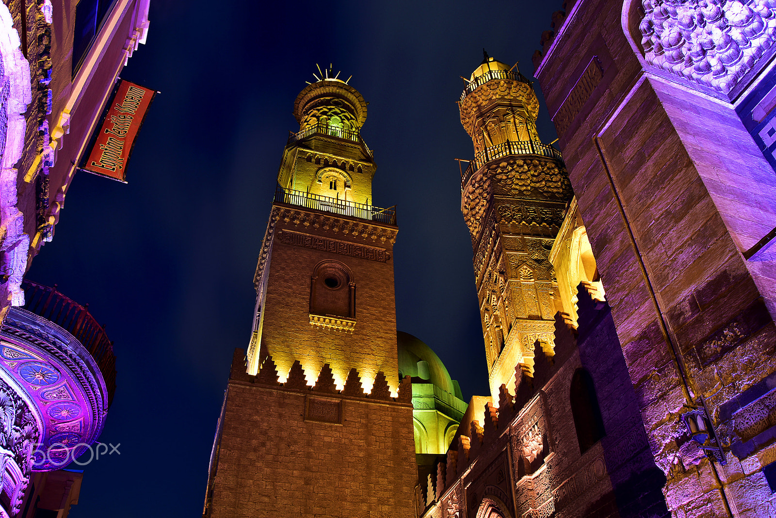AF Zoom-Nikkor 28-105mm f/3.5-4.5D IF sample photo. Muizz street photography
