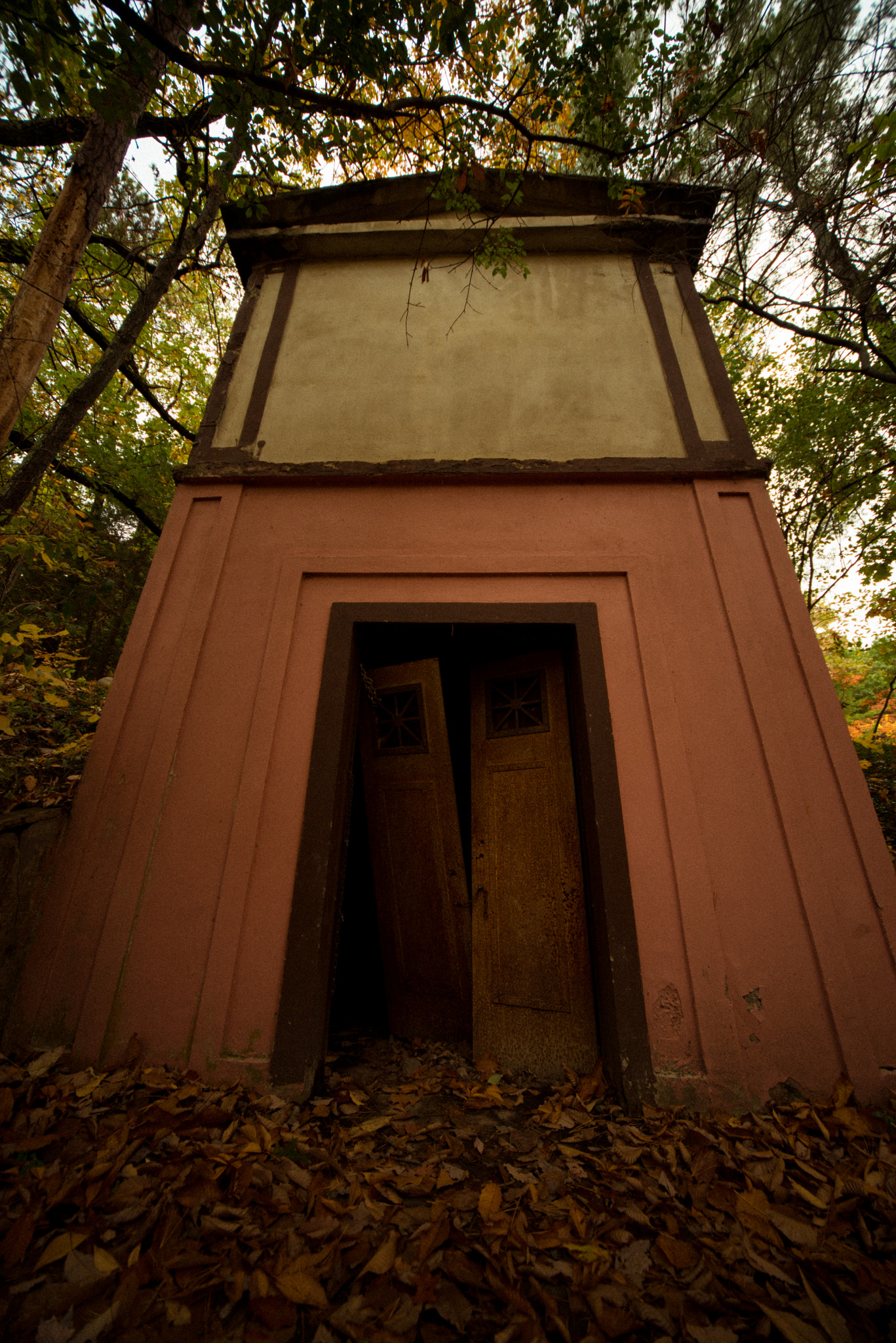 Sigma 12-24mm F4.5-5.6 EX DG Aspherical HSM sample photo. Abandoned photography