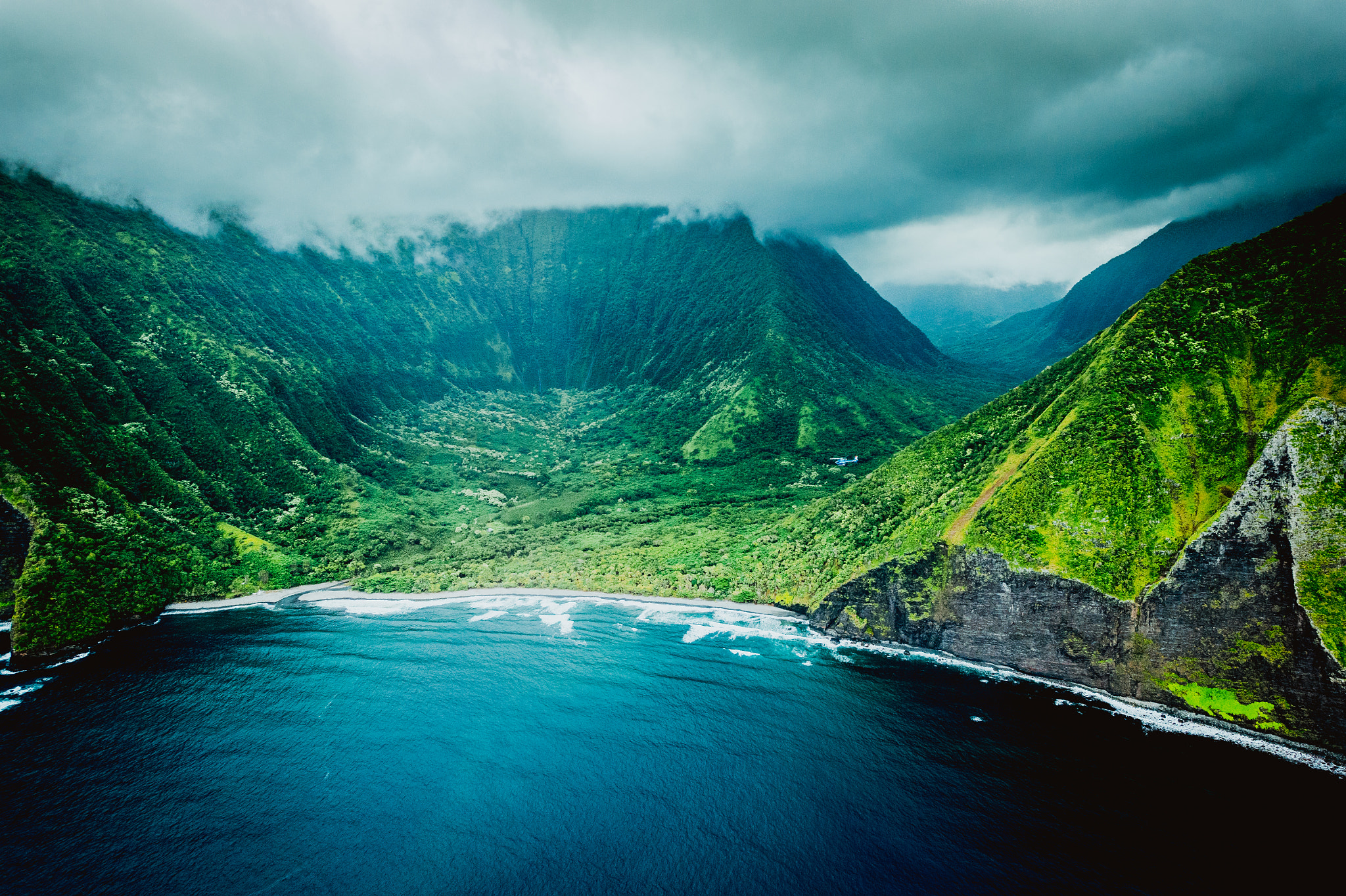 Nikon Df + Nikon AF-S Nikkor 14-24mm F2.8G ED sample photo. Hawaii from the air photography