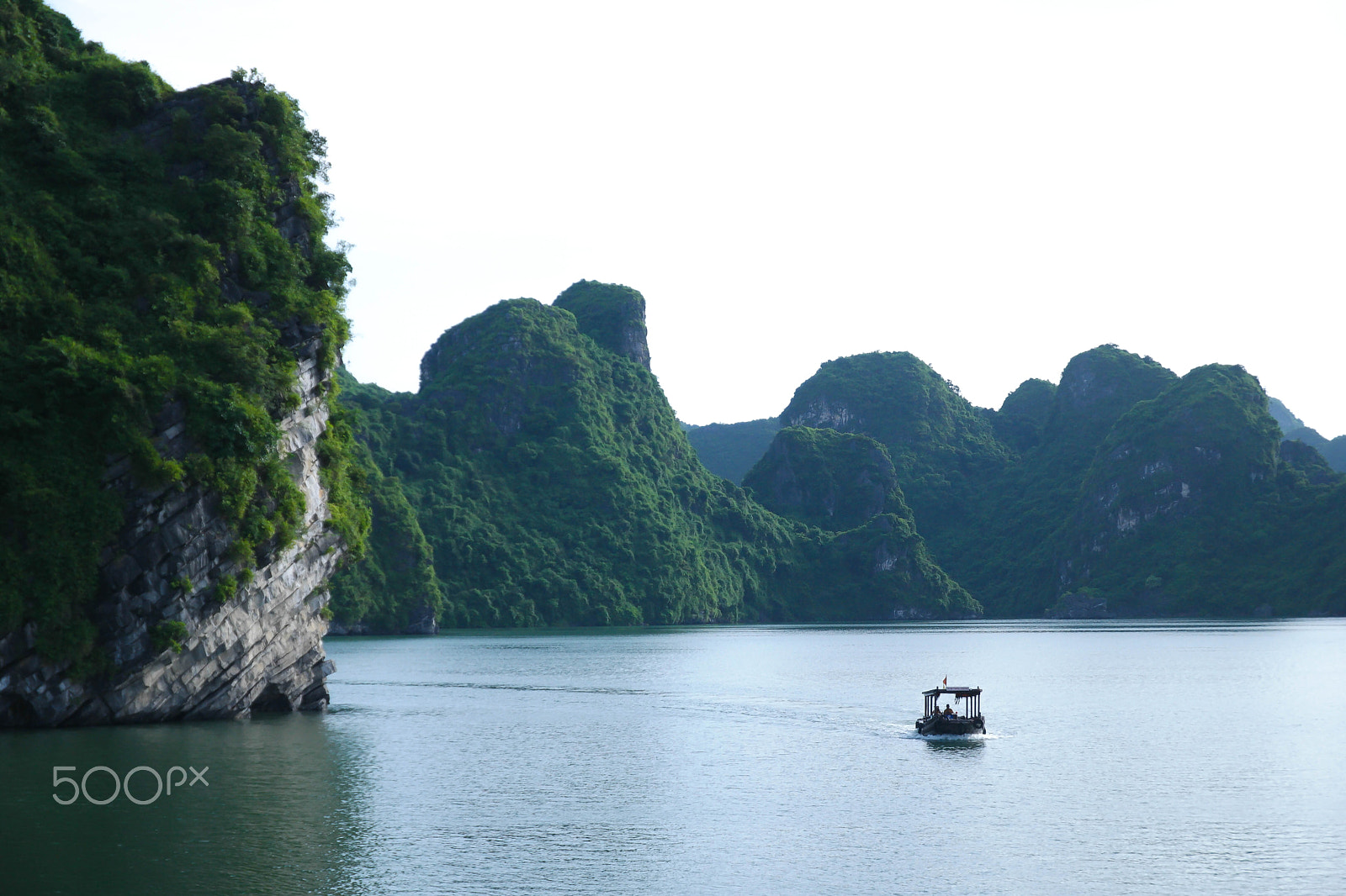 Saumsun NX 16-50mm F2-2.8 S ED OIS sample photo. Coasting ha long bay photography