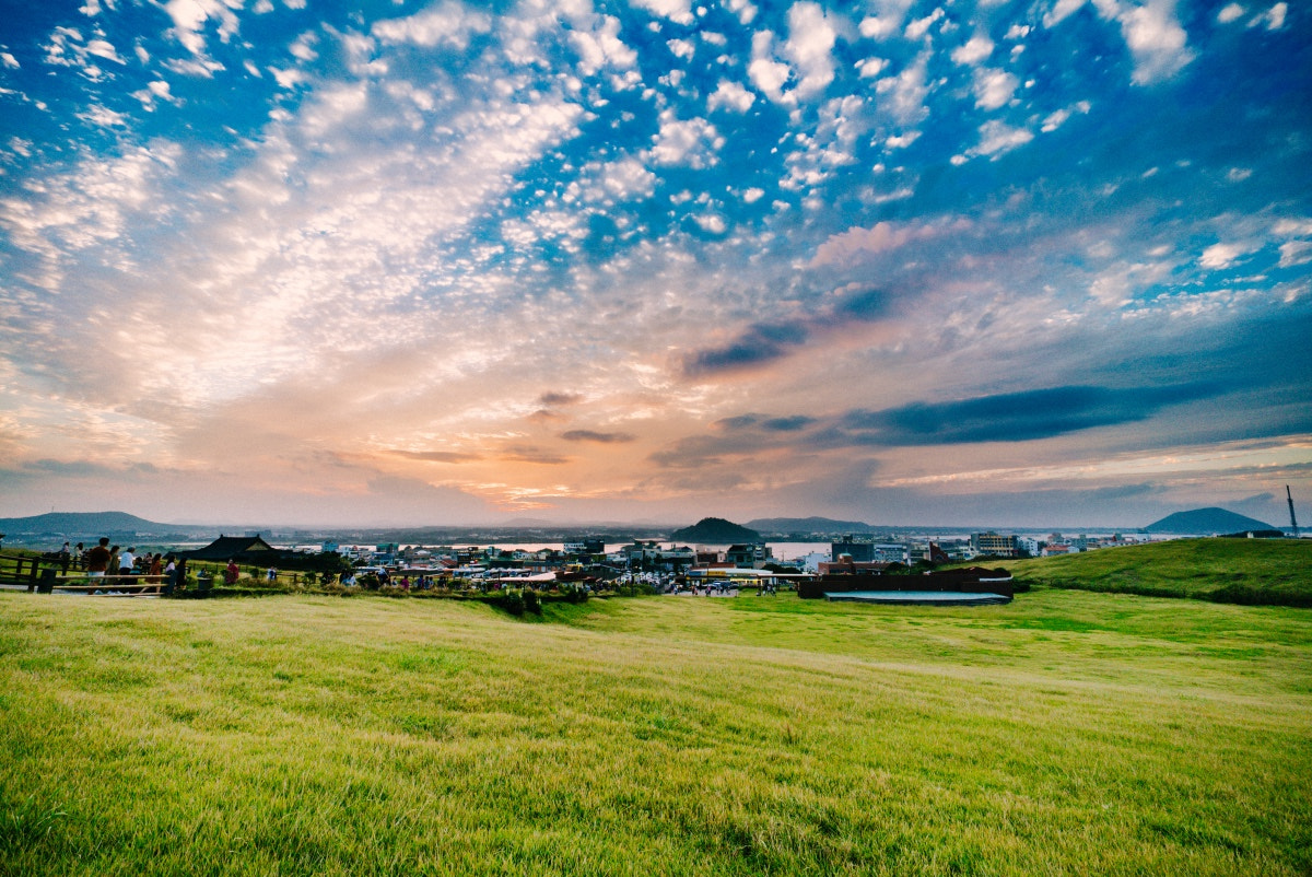 Sony a7S + Voigtlander SUPER WIDE-HELIAR 15mm F4.5 III sample photo. Sunset jeju photography