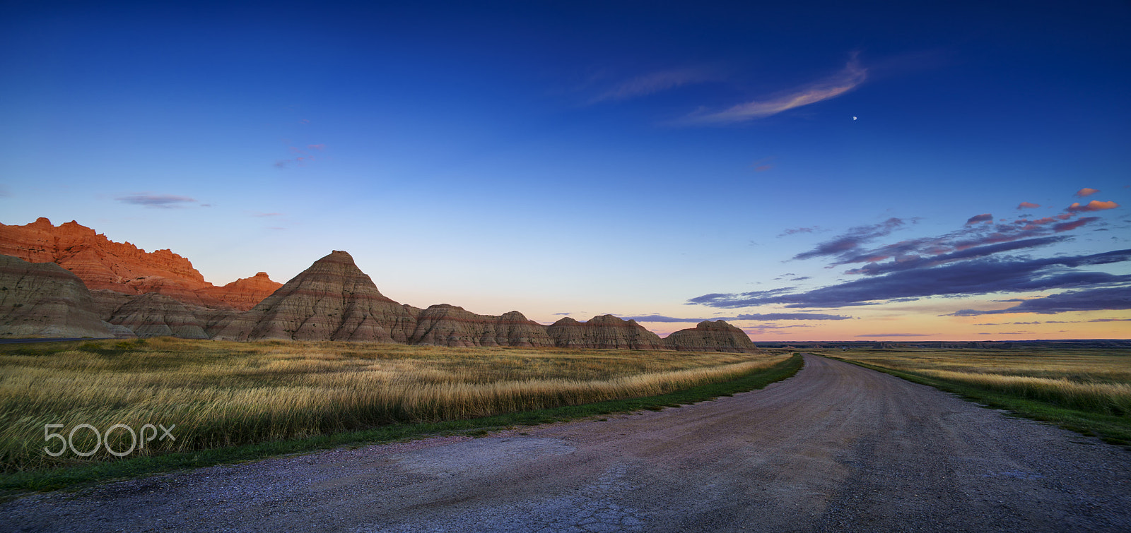 Sony a7R II + Voigtlander SUPER WIDE-HELIAR 15mm F4.5 III sample photo. Badlands sunset road photography